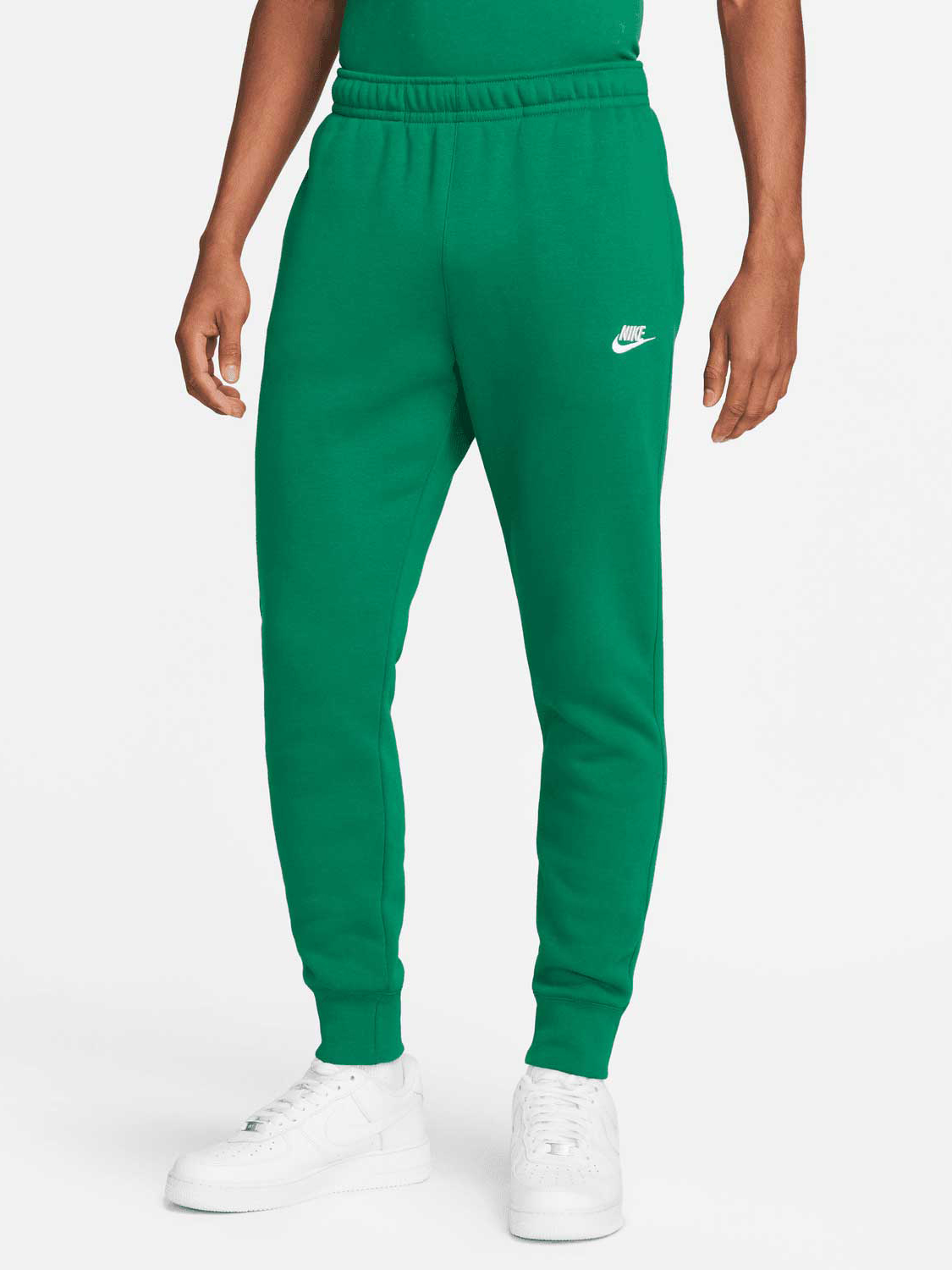 Акція на Спортивні чоловічі штани Nike M Nsw Club Jggr Bb BV2671-365 M MALACHITE/MALACHITE/WHITE від Rozetka