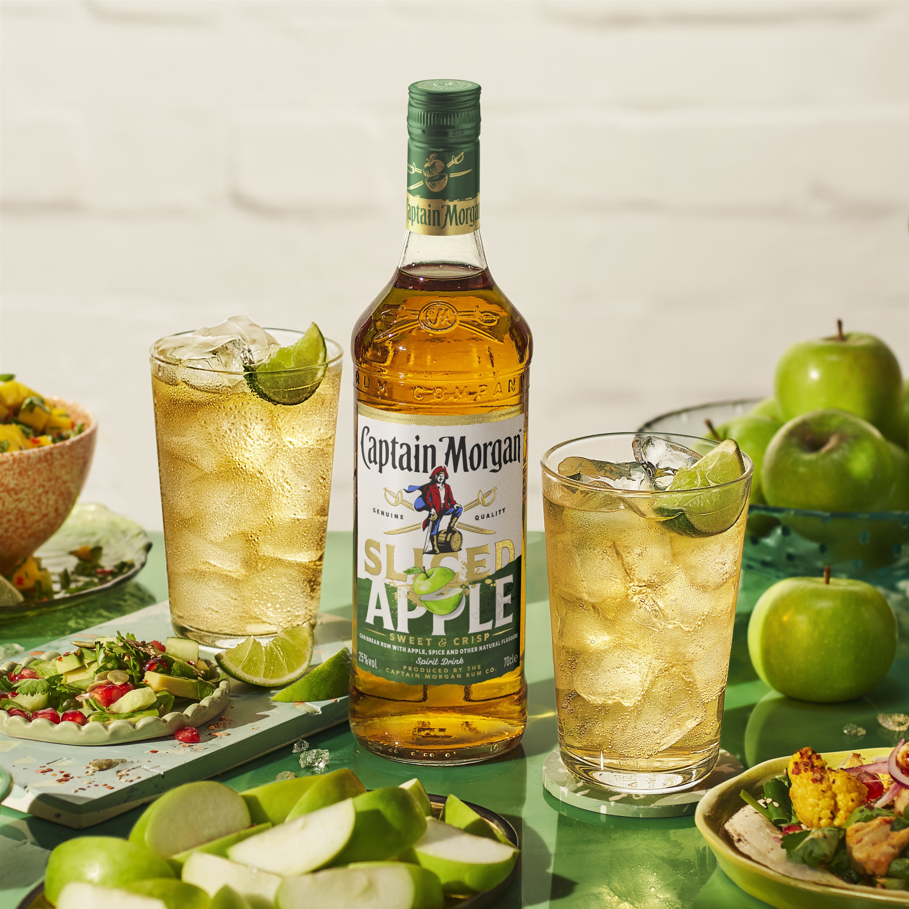 Алкогольный напиток на основе Карибского рома Captain Morgan Sliced Apple  0.7 л 25% (5000281068749) – фото, отзывы, характеристики в  интернет-магазине ROZETKA | Купить в Украине: Киеве, Харькове, Днепре,  Одессе, Запорожье, Львове