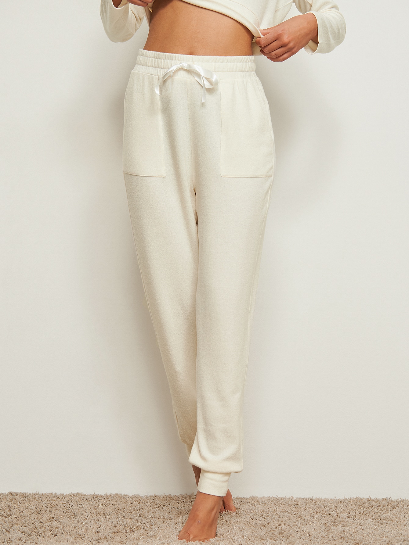 Акція на Піжамні штани жіночі з віскози NA-KD 1659-000113-0332 2XS Молочні від Rozetka