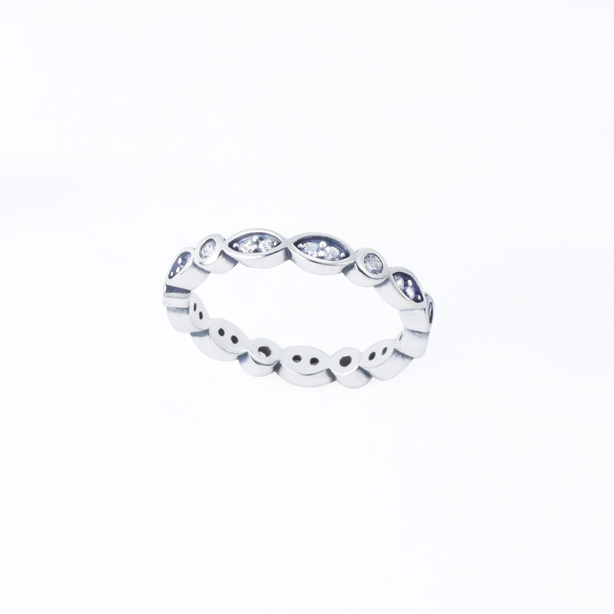 

Каблучка TOP Silver размер 16,5 2,45 г 510305б