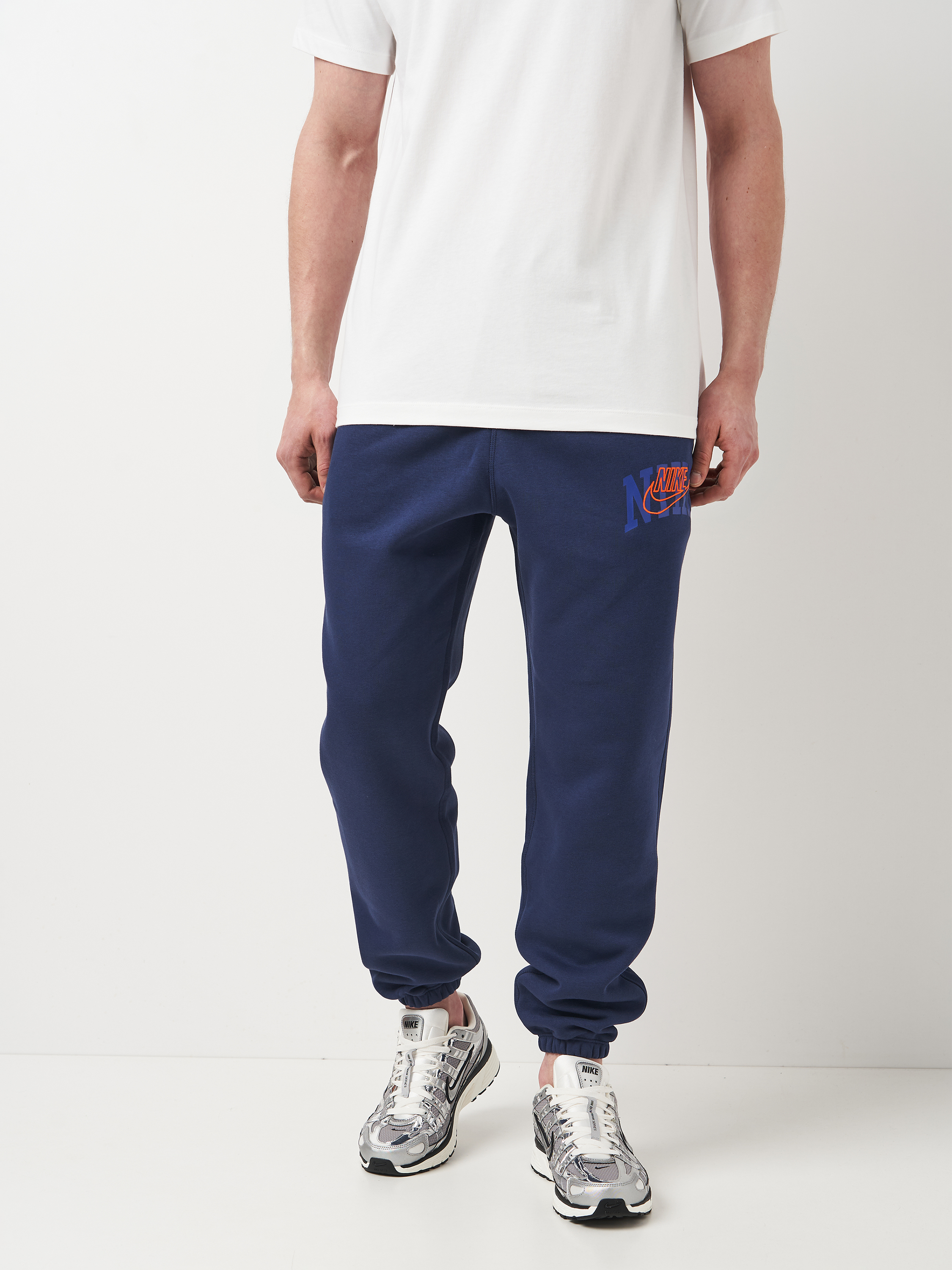 Акція на Спортивні штани чоловічі Nike M Nk Club Bb Cf Pant Arch Gx FV4453-410 M Темно-сині від Rozetka