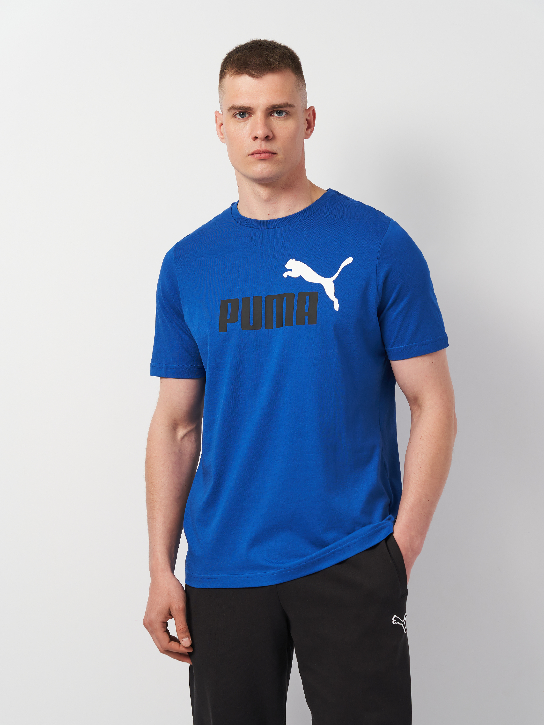 Акція на Футболка чоловіча Puma Essentials+ 58675921 S Синя з принтом від Rozetka