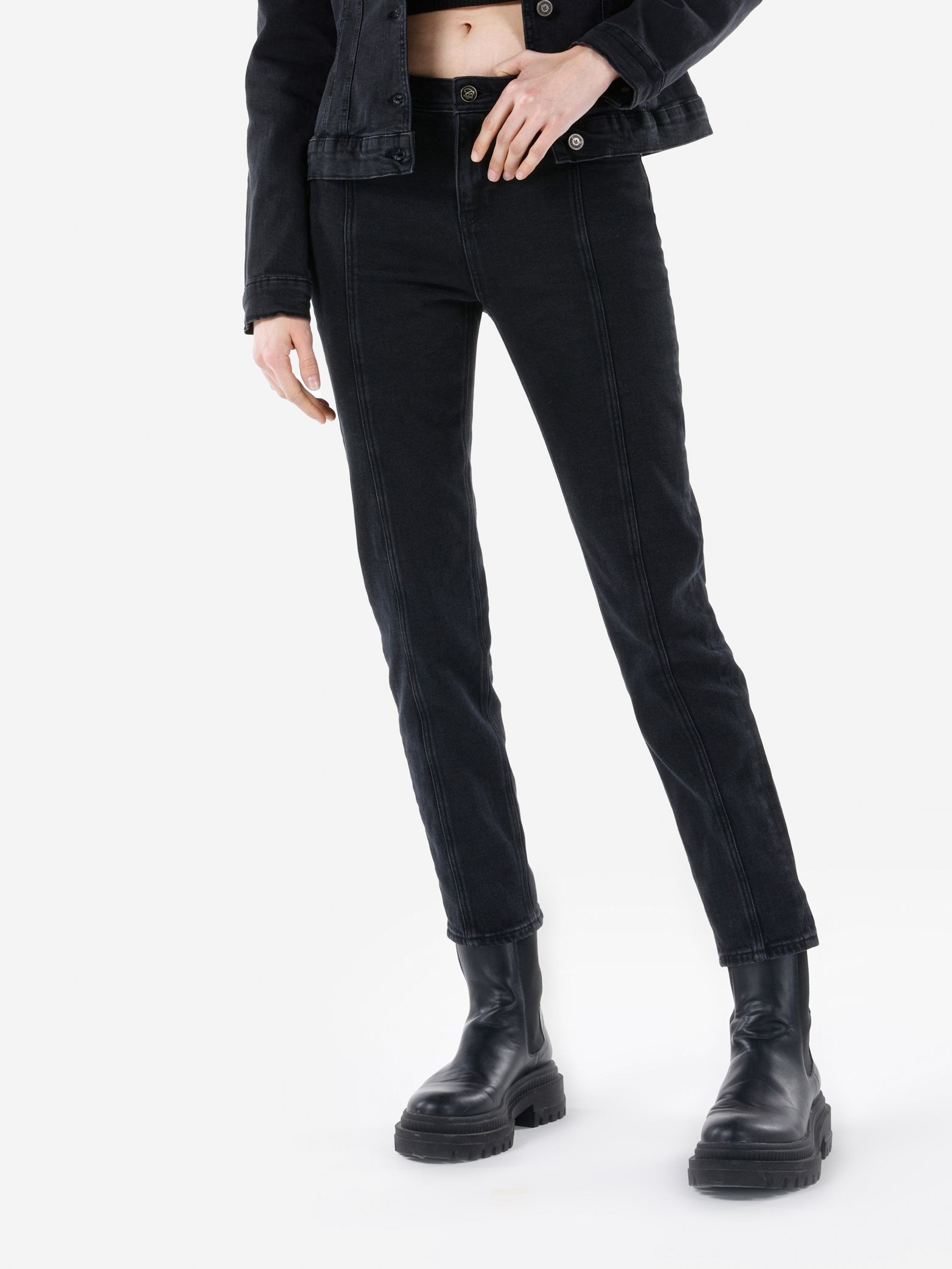 Акція на Джинси Slim Fit жіночі Colin's 703 Carla CL1067198-DN01964 27-30 Чорні від Rozetka