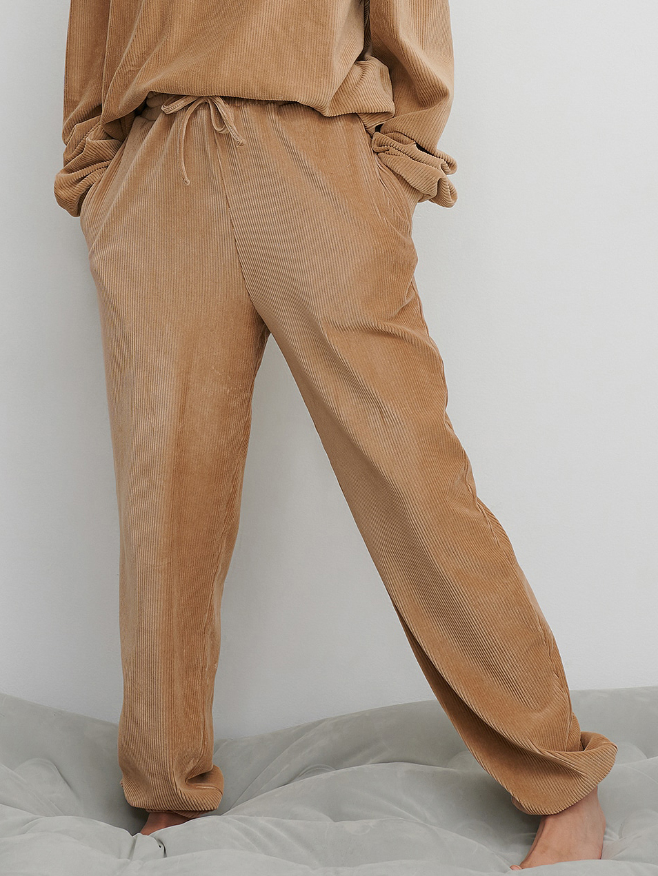 Акція на Піжамні штани жіночі NA-KD 1711-000054-0005 S Бежеві від Rozetka