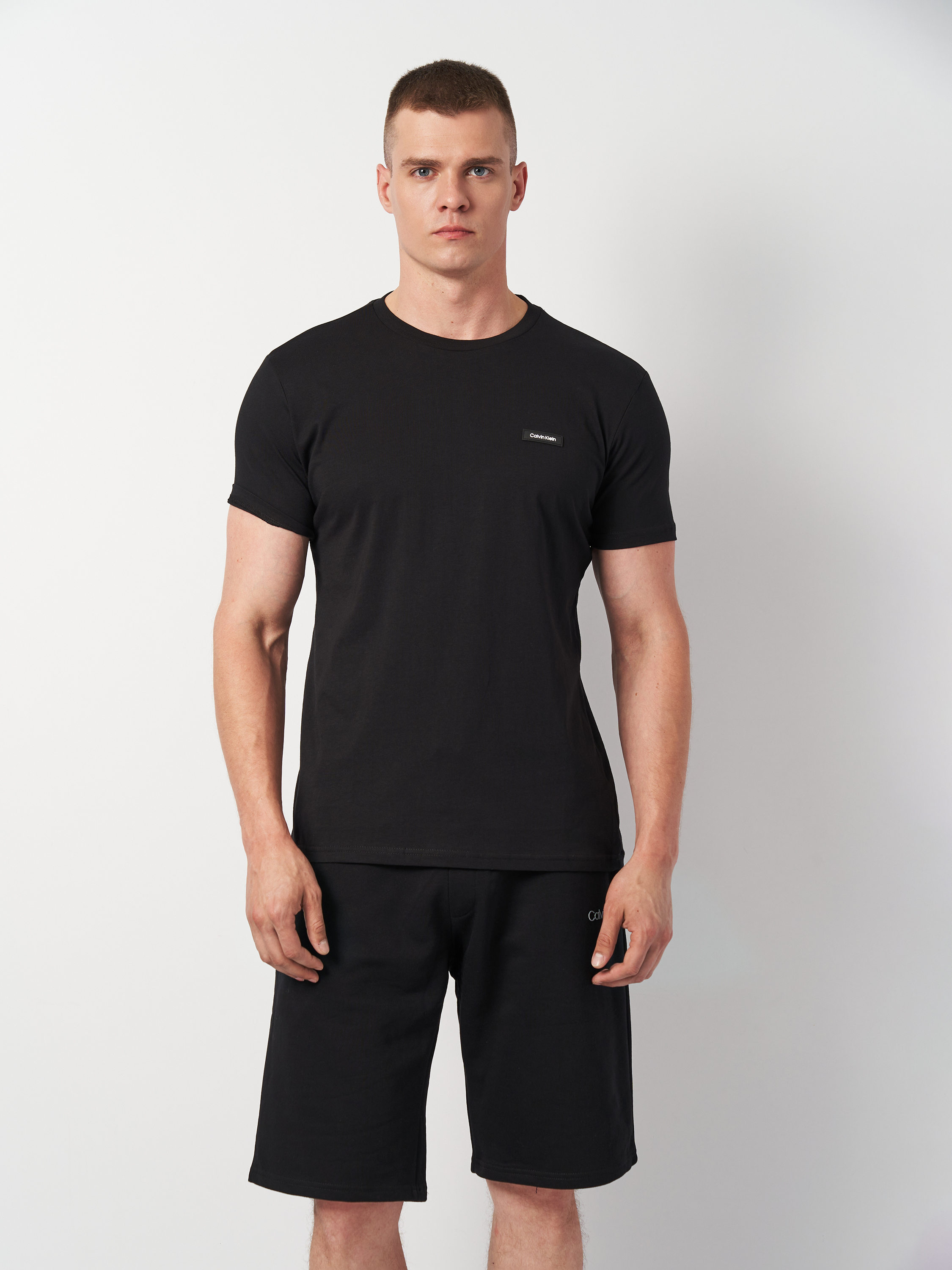 Акція на Футболка бавовняна чоловіча Calvin Klein Jeans 11336.1 M (46) Чорна від Rozetka