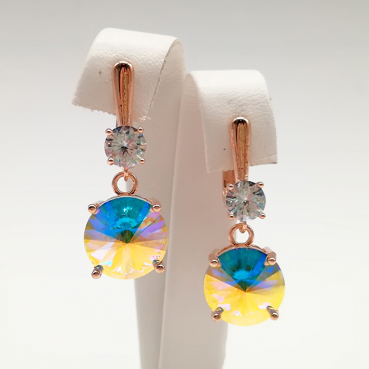

Серьги SONATA из медицинского золота, кристаллы Swarovski цвета "Хамелеон" и белые фианиты, позолота PO, 24816