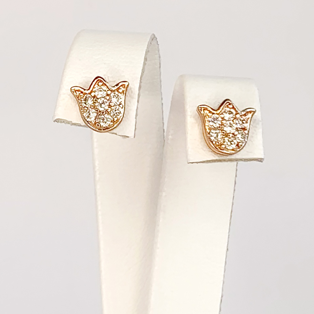 

Серьги-пуссеты Xuping из медицинского золота, белые фианиты, позолота PO, 24901