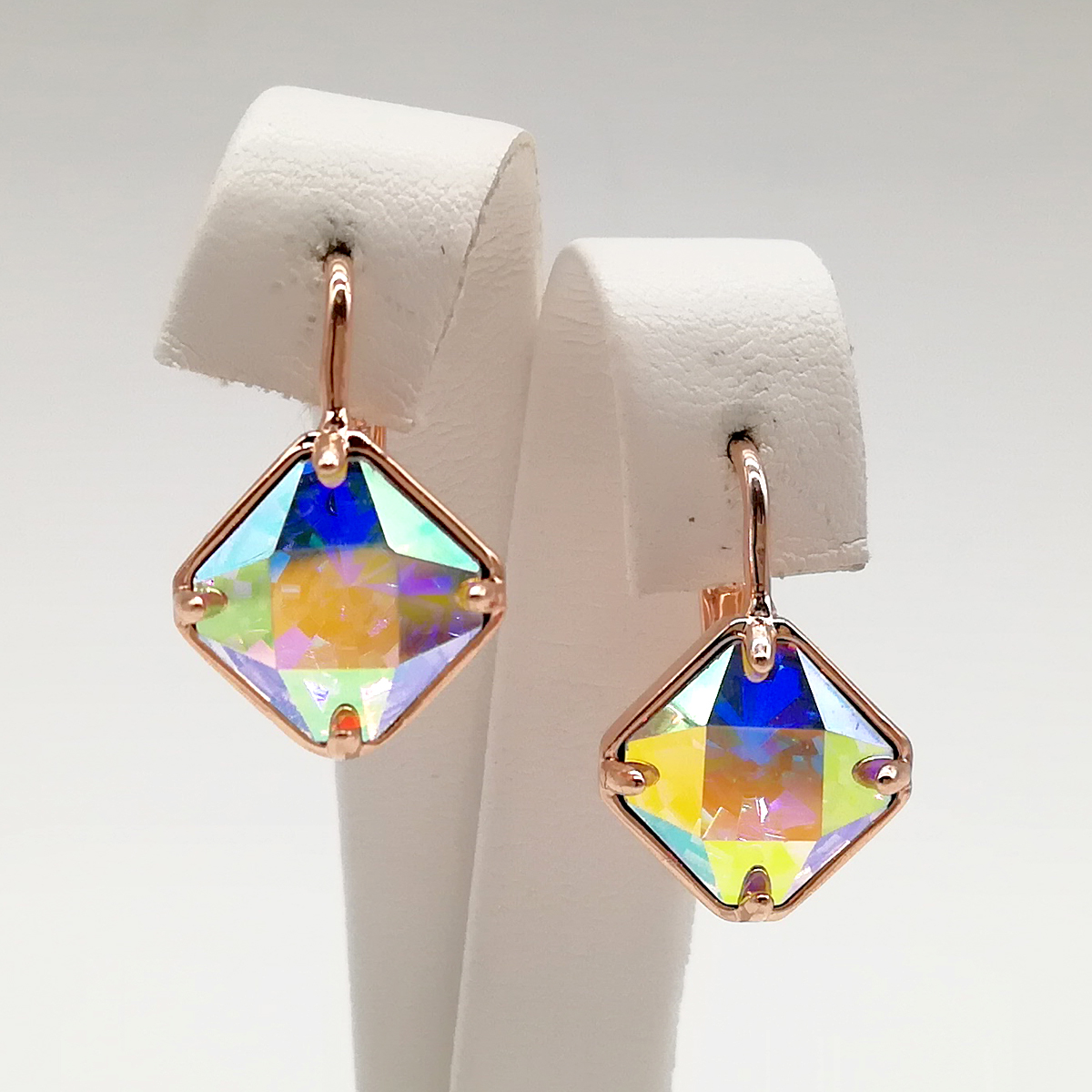 

Серьги SONATA из медицинского золота, кристаллы Swarovski цвета "Хамелеон", позолота PO, 24760