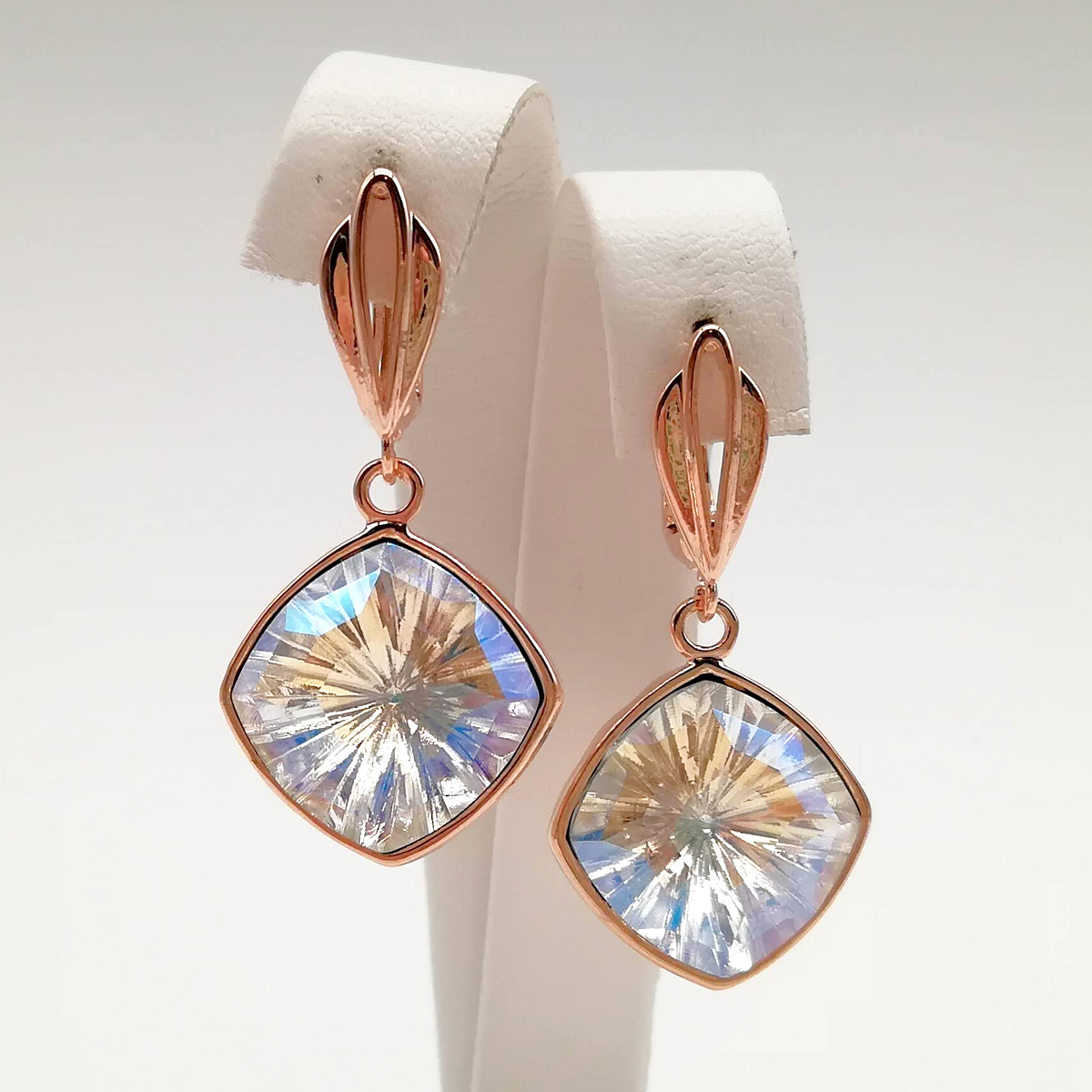 

Серьги SONATA из медицинского золота, кристаллы Swarovski цвета "Хамелеон", позолота PO, 24805