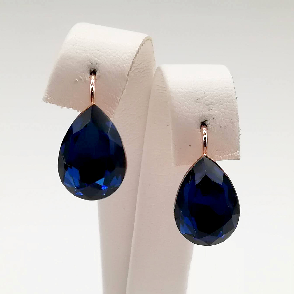 

Серьги SONATA из медицинского золота, кристаллы Swarovski темно-синего цвета, позолота PO, 24743