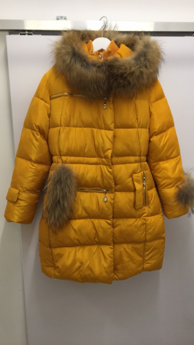 

Зимнее пальто с натуральной опушкой NEW SOON HS-2565 158 см горчичный