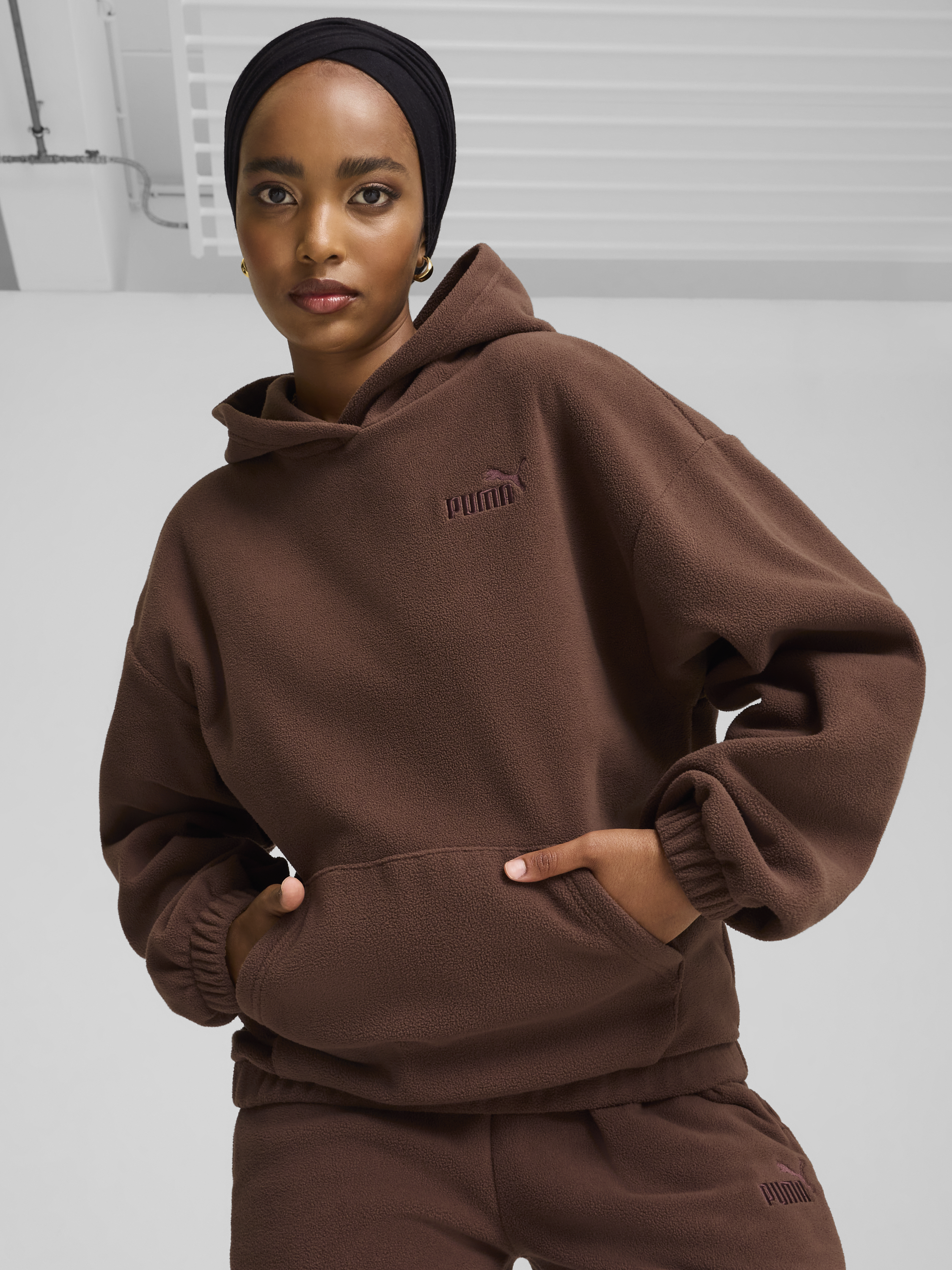 Акція на Худі тепле жіноче Puma Ess Elevated Hoodie 68152965 S Коричневе від Rozetka