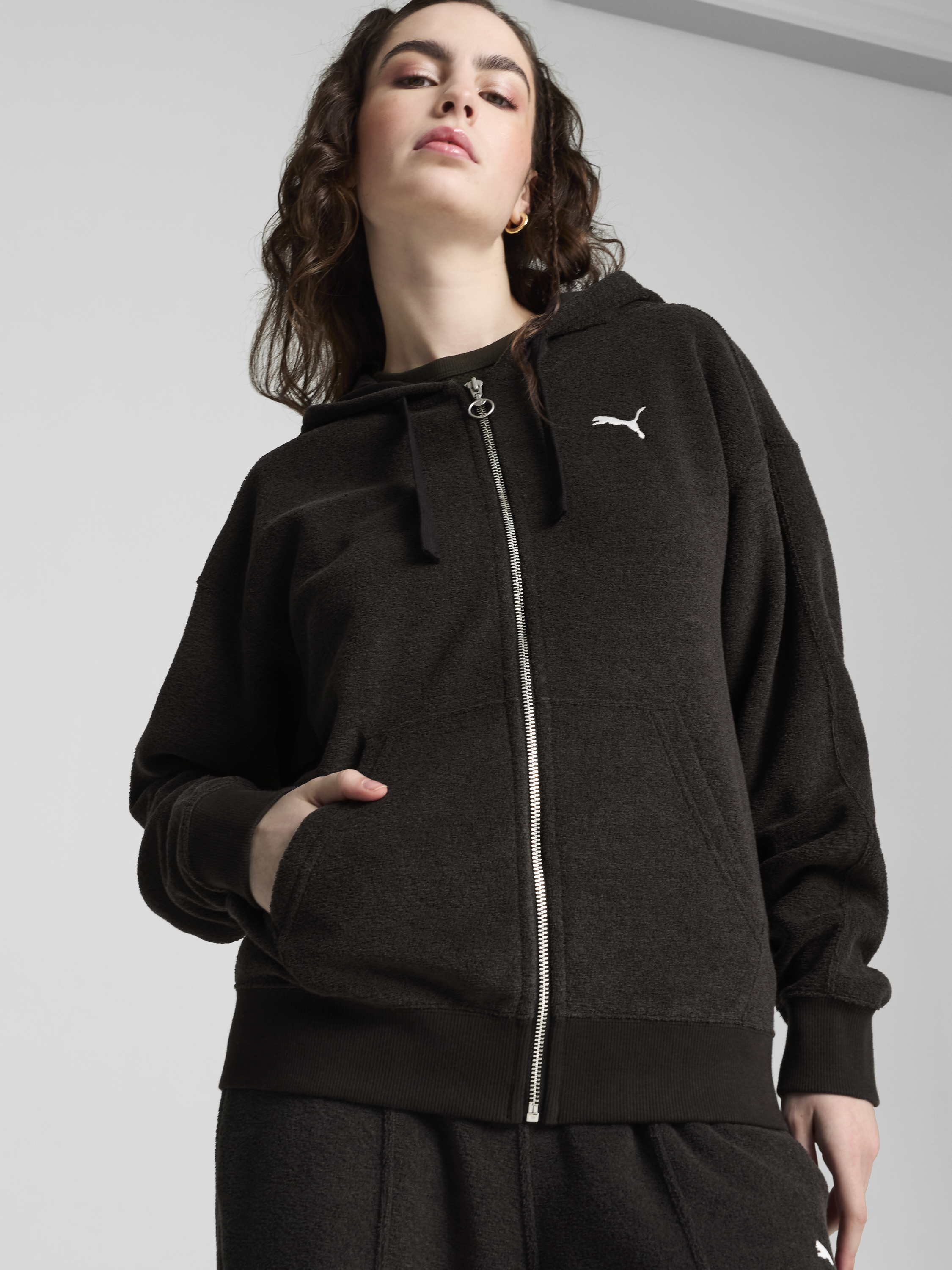 Акція на Толстовка на блискавці утеплена з капюшоном жіноча Puma Her Full-Zip Hoodie 68163601 M Чорна від Rozetka