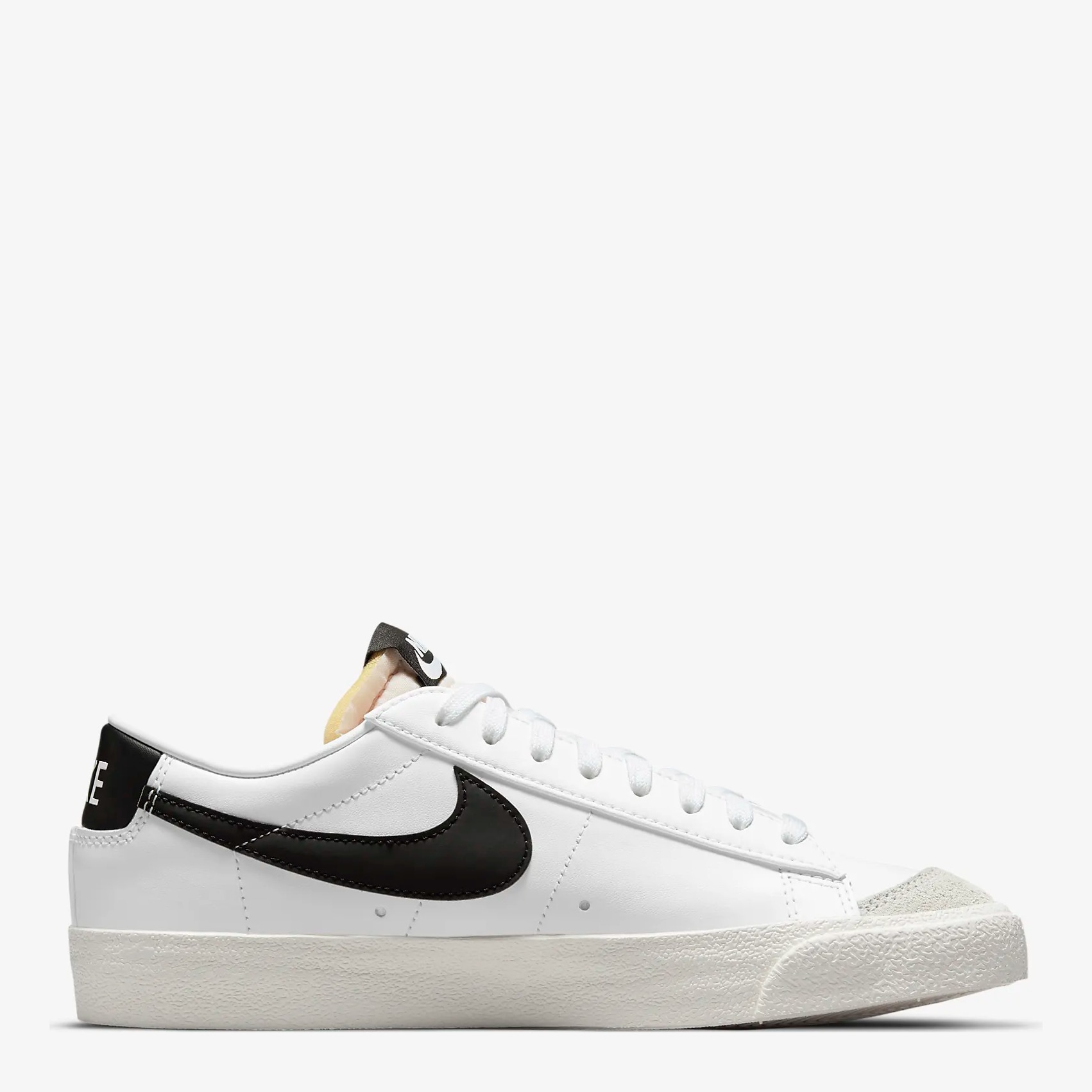 Акція на Жіночі кеди низькі Nike Blazer Low 77 DC4769-102 40.5 (9US) 26 см Білі від Rozetka