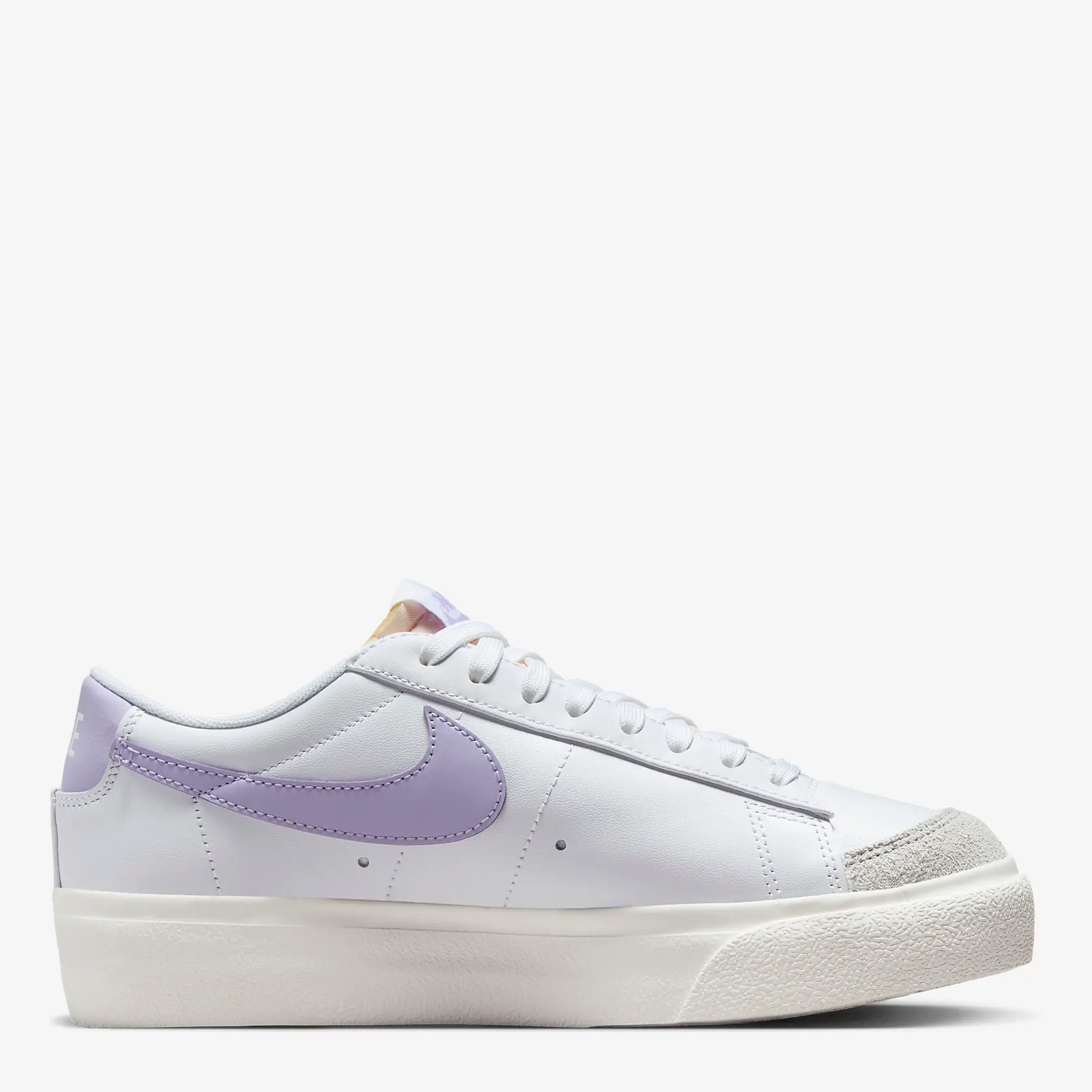 Акція на Жіночі кеди низькі Nike Blazer Low Platform DJ0292-114 38 (7US) 24 см Білі від Rozetka