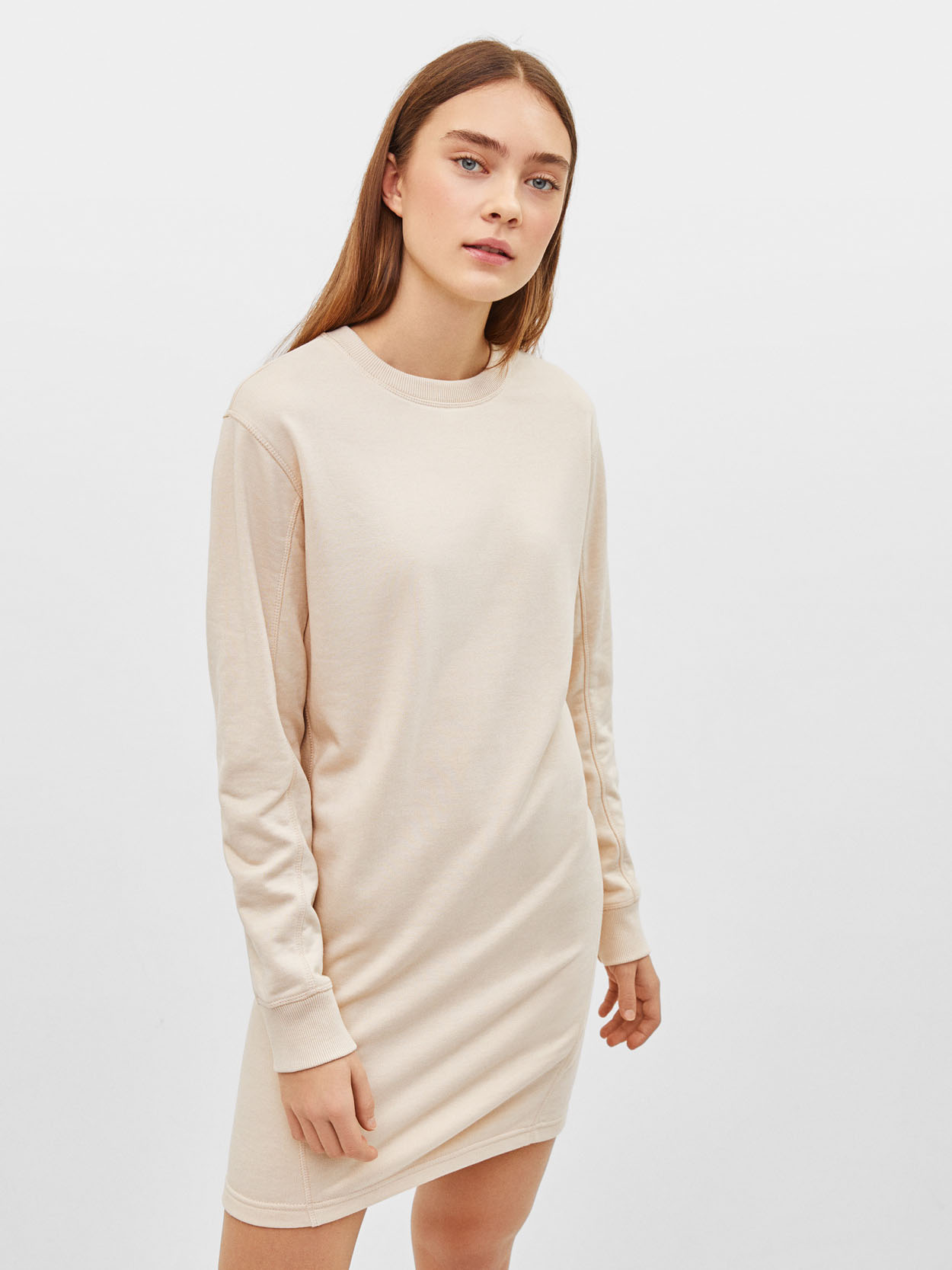 

Платье Bershka 00684372711 S Бежевое