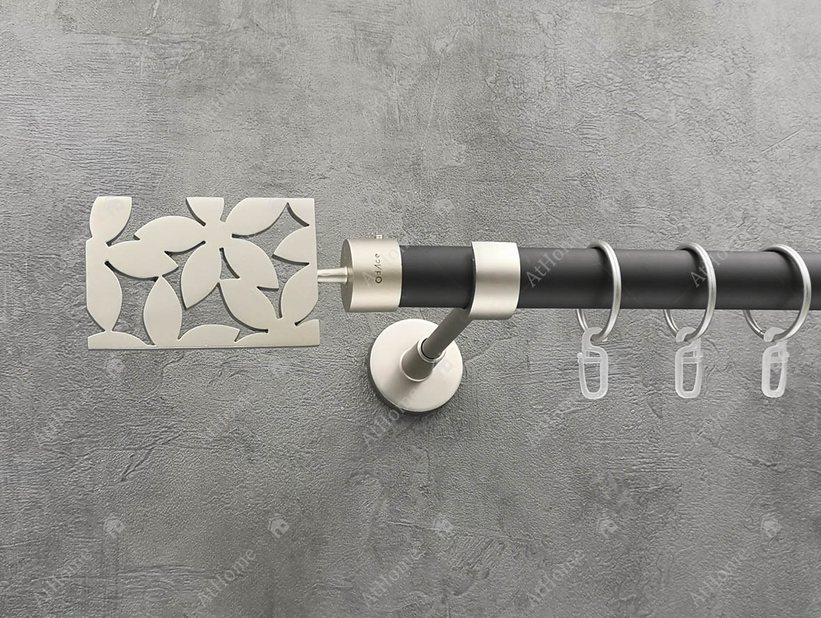 

Карниз Quadrum Делия 200 см одинарный модерн Сатин/черный матовый 25 мм гладкая (кольца с крючками)