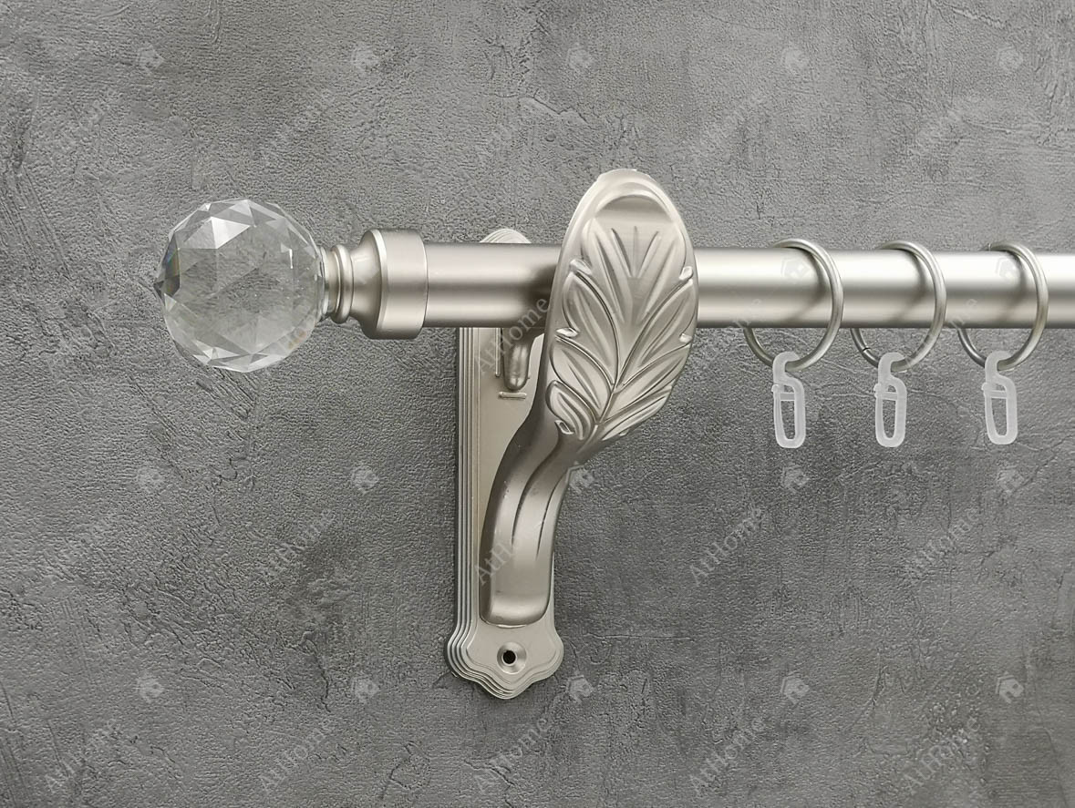 

Карниз Quadrum Люмиера 160 см одинарный Сатин ретро 25 мм гладкая (кольца с крючками)