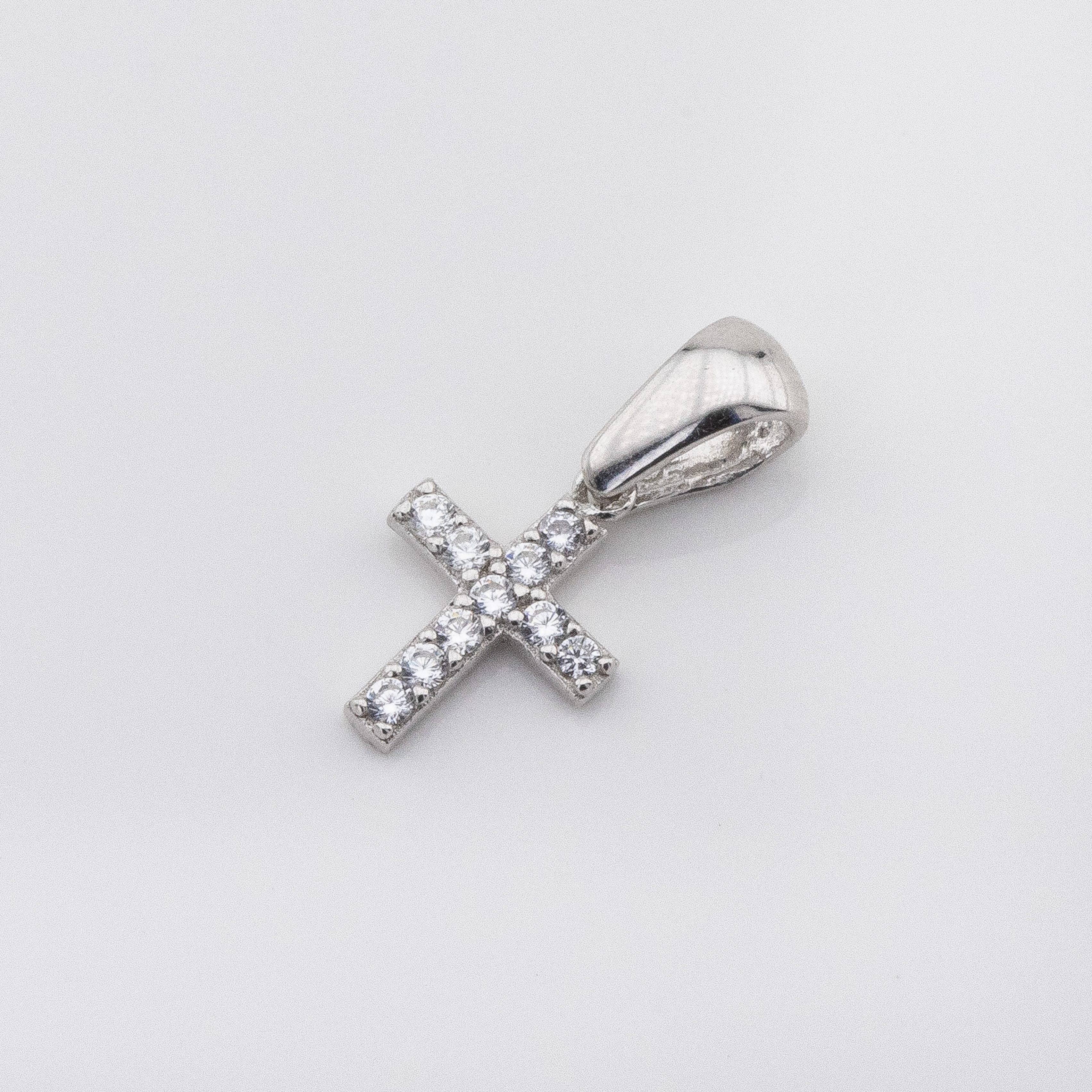 

Серебряный крестик с фианитами P13781 Диамант