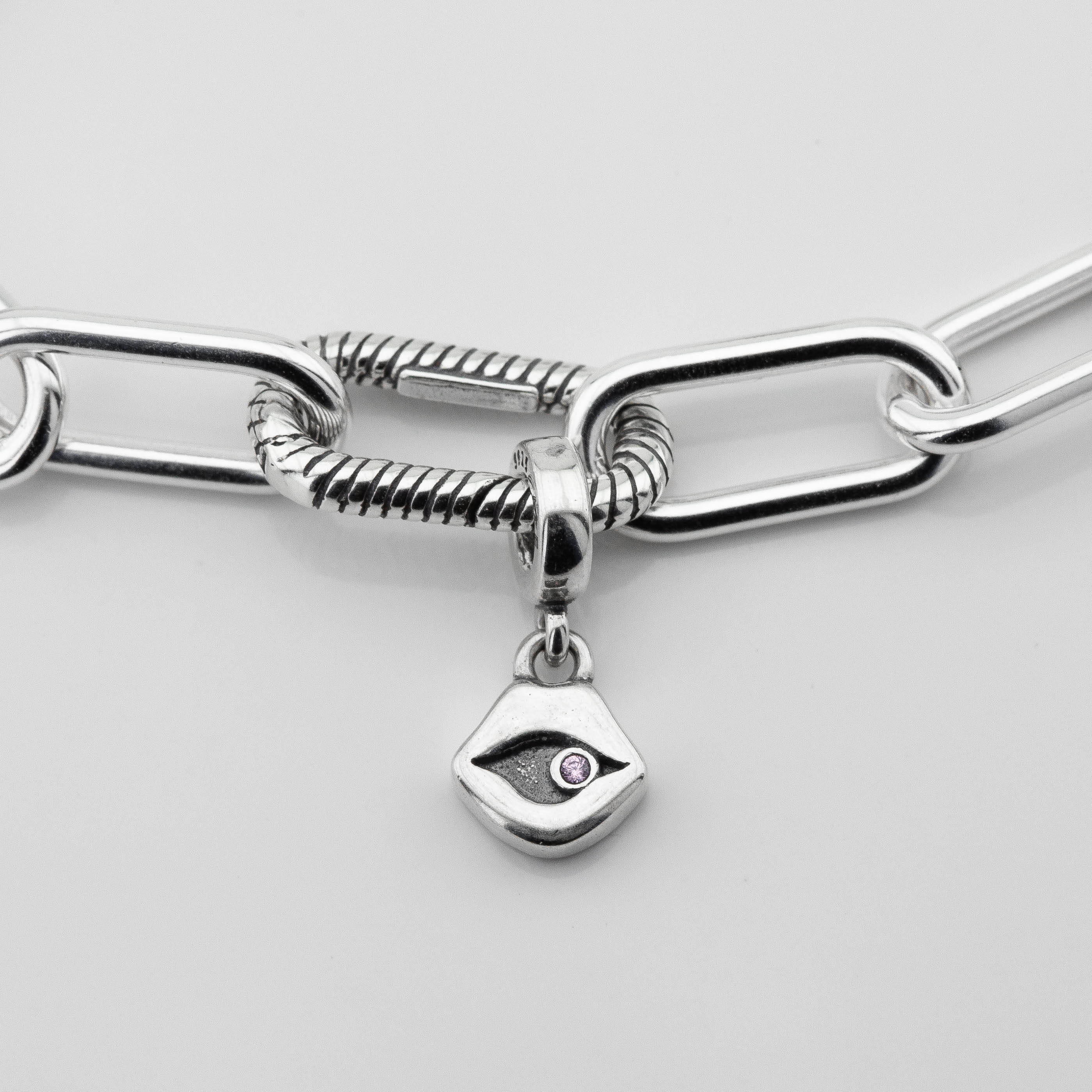 

Серебряный шарм Поцелуй для звеньевого браслета p13851 Диамант