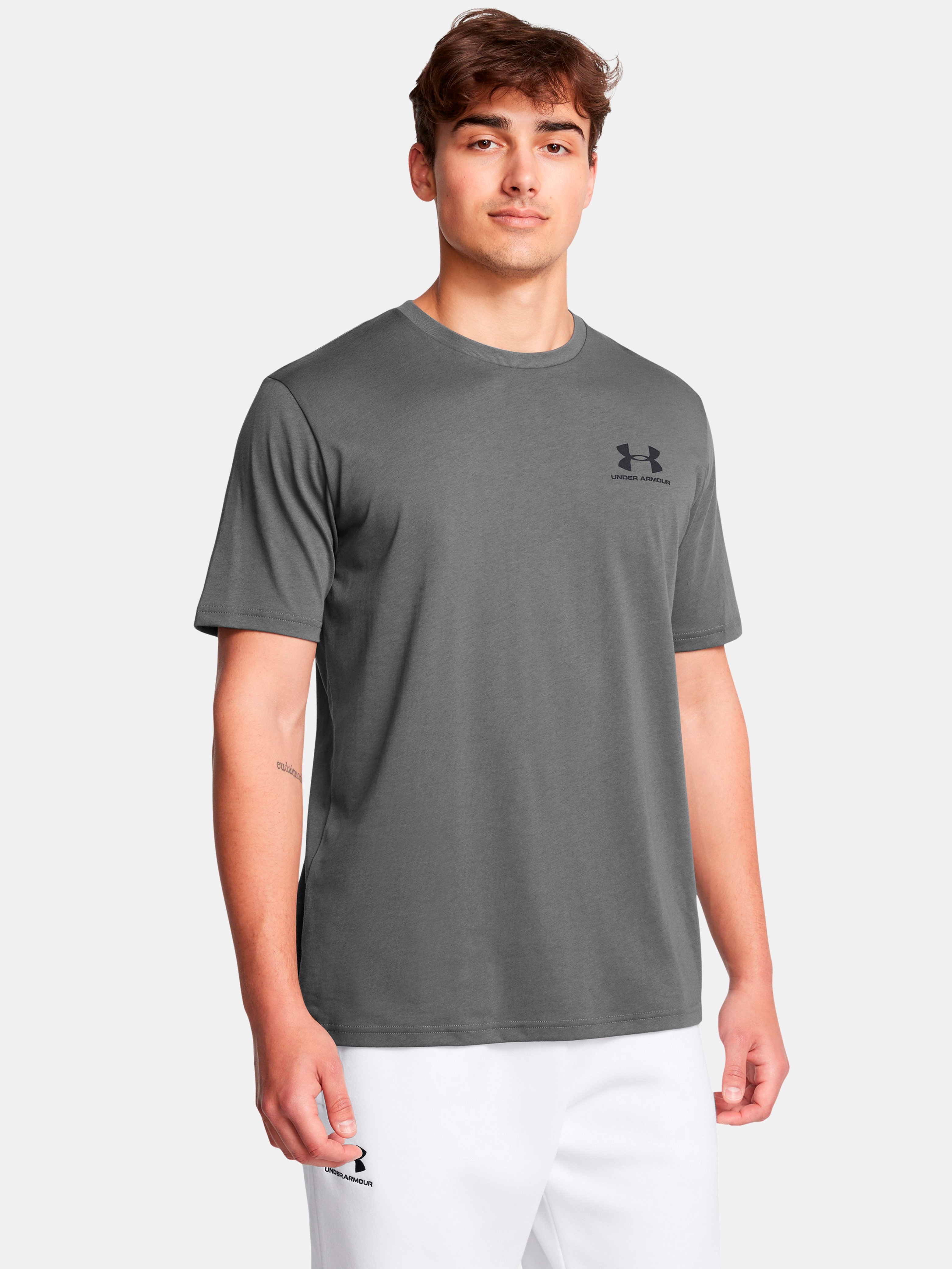 Акція на Футболка чоловіча Under Armour Ua M Sportstyle Lc Ss 1326799-025 2XL Сіра від Rozetka