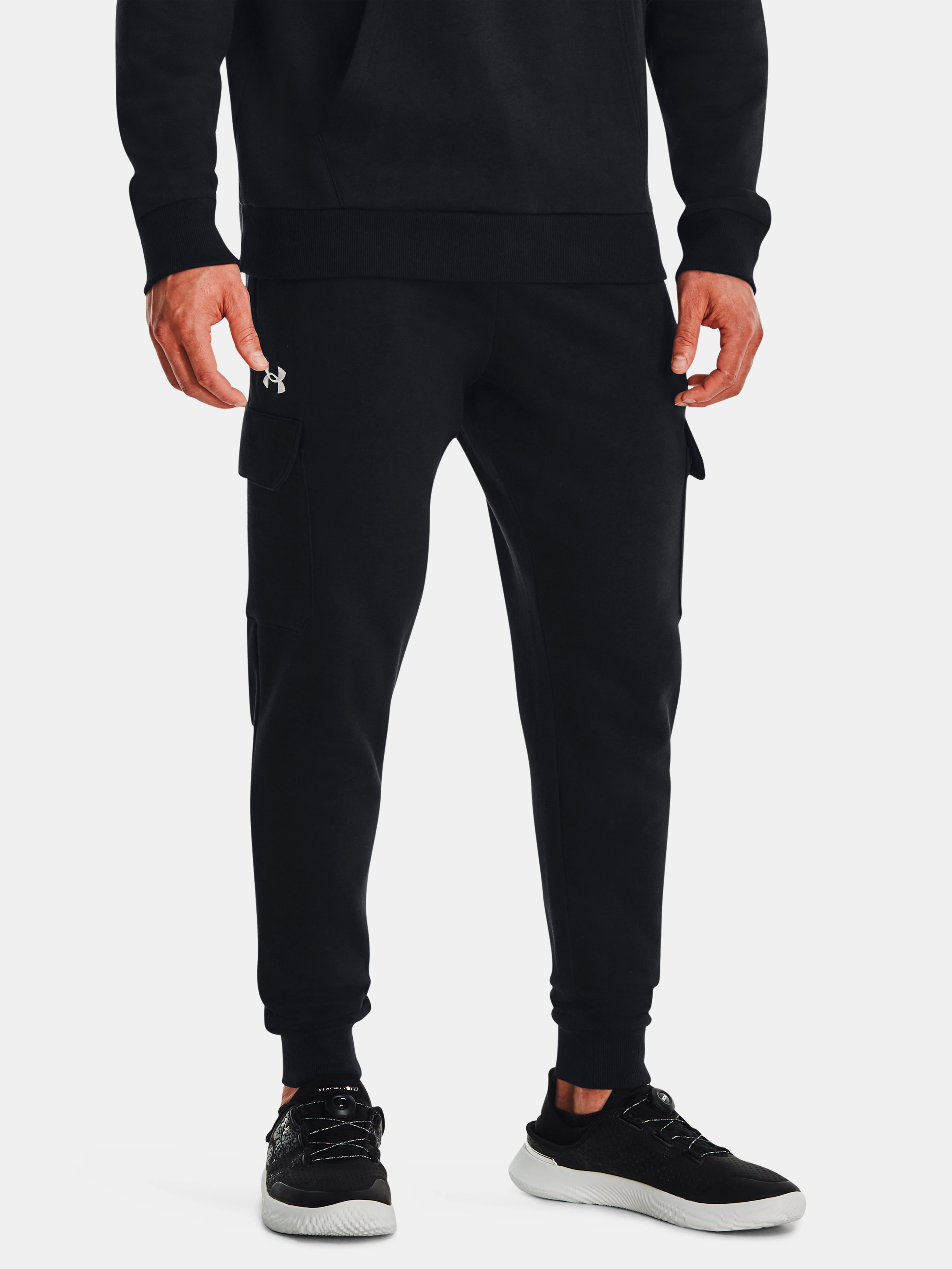 Акція на Спортивні штани утеплені чоловічі Under Armour Ua Rival Fleece Cargo Jogger 1382134-001 2XL Чорні від Rozetka