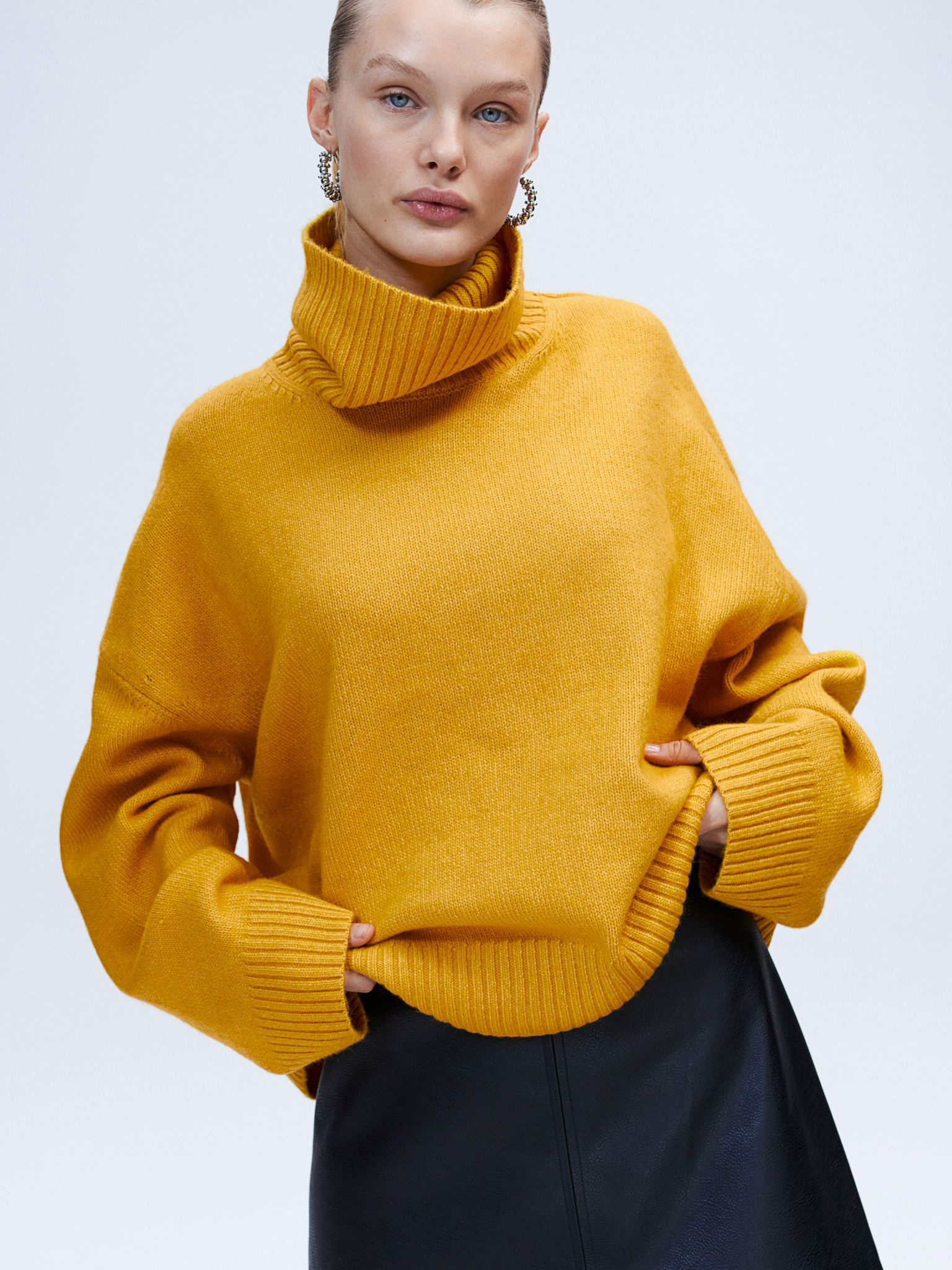 Акція на Светр в'язаний зимовий теплий оверсайз жіночий H&M 061038839_yellow S Жовтий від Rozetka