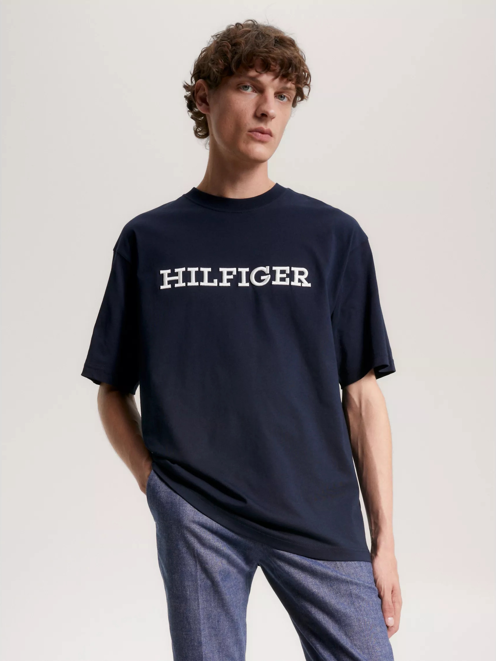 Акція на Футболка бавовняна довга чоловіча Tommy Hilfiger 412780636 M Синя від Rozetka