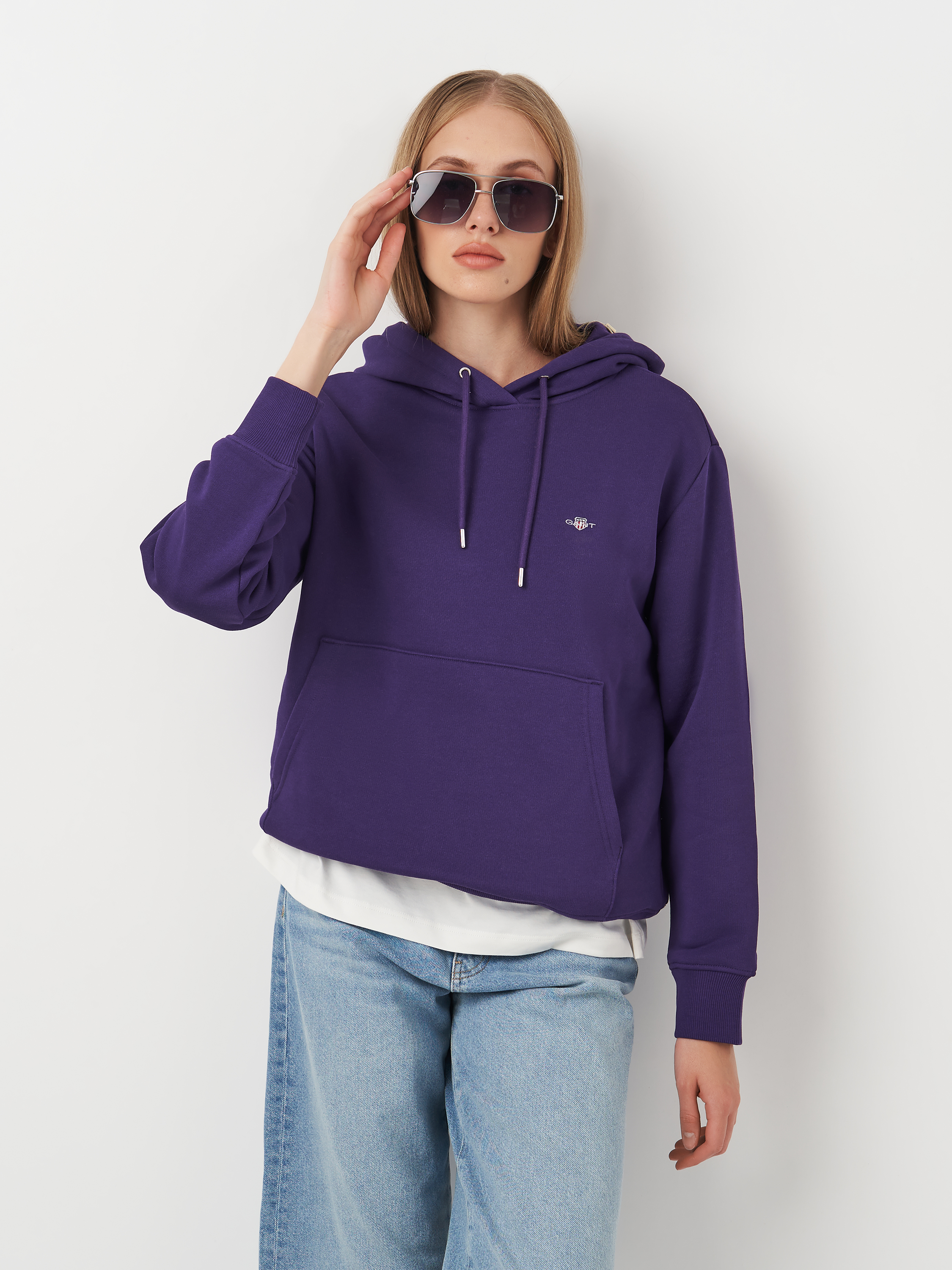 Акція на Худі жіноче GANT Shield Hoodie 4201413-544 XS Фіолетове від Rozetka