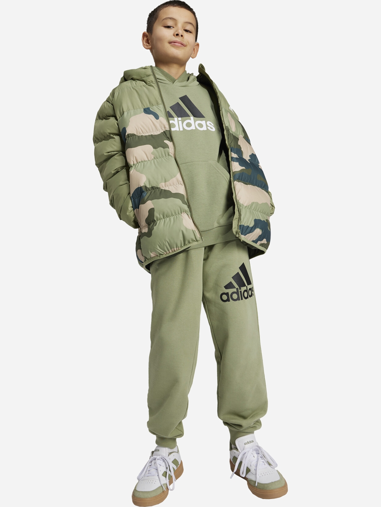 Акція на Підліткова демісезонна куртка для хлопчика Adidas J Sd Aop Jkt IW0545 164 см Зелена від Rozetka