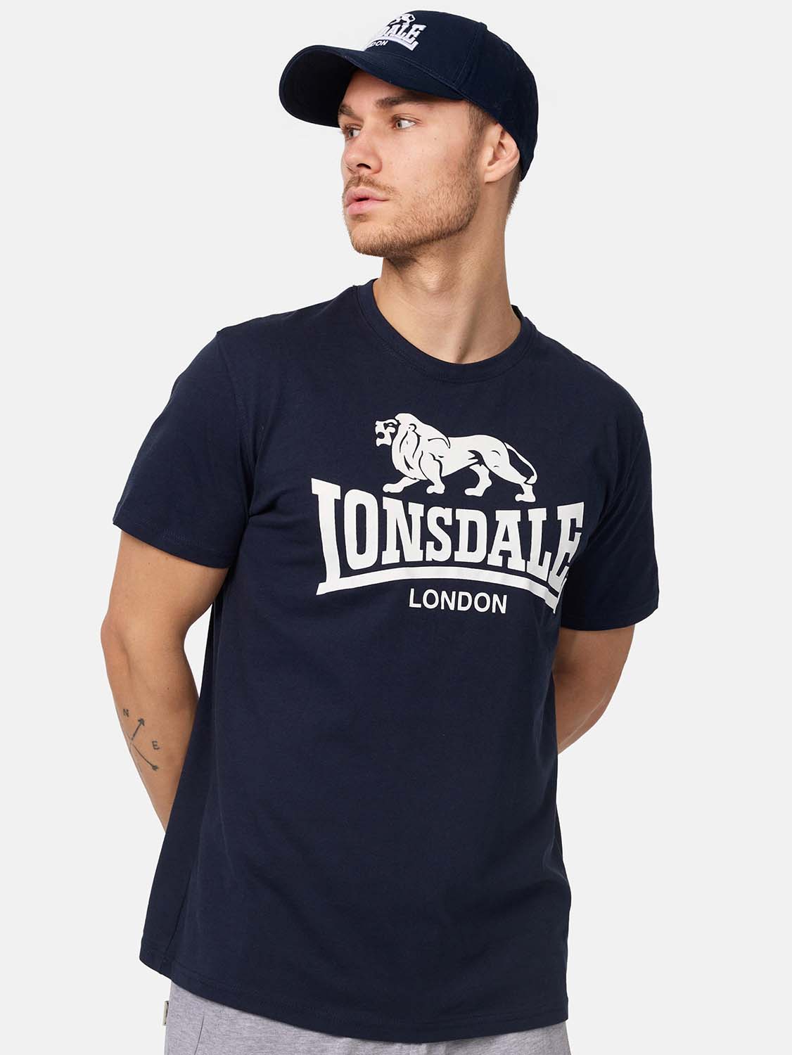 Акція на Футболка бавовняна довга чоловіча Lonsdale LOGO 119083-3008 M NAVY від Rozetka