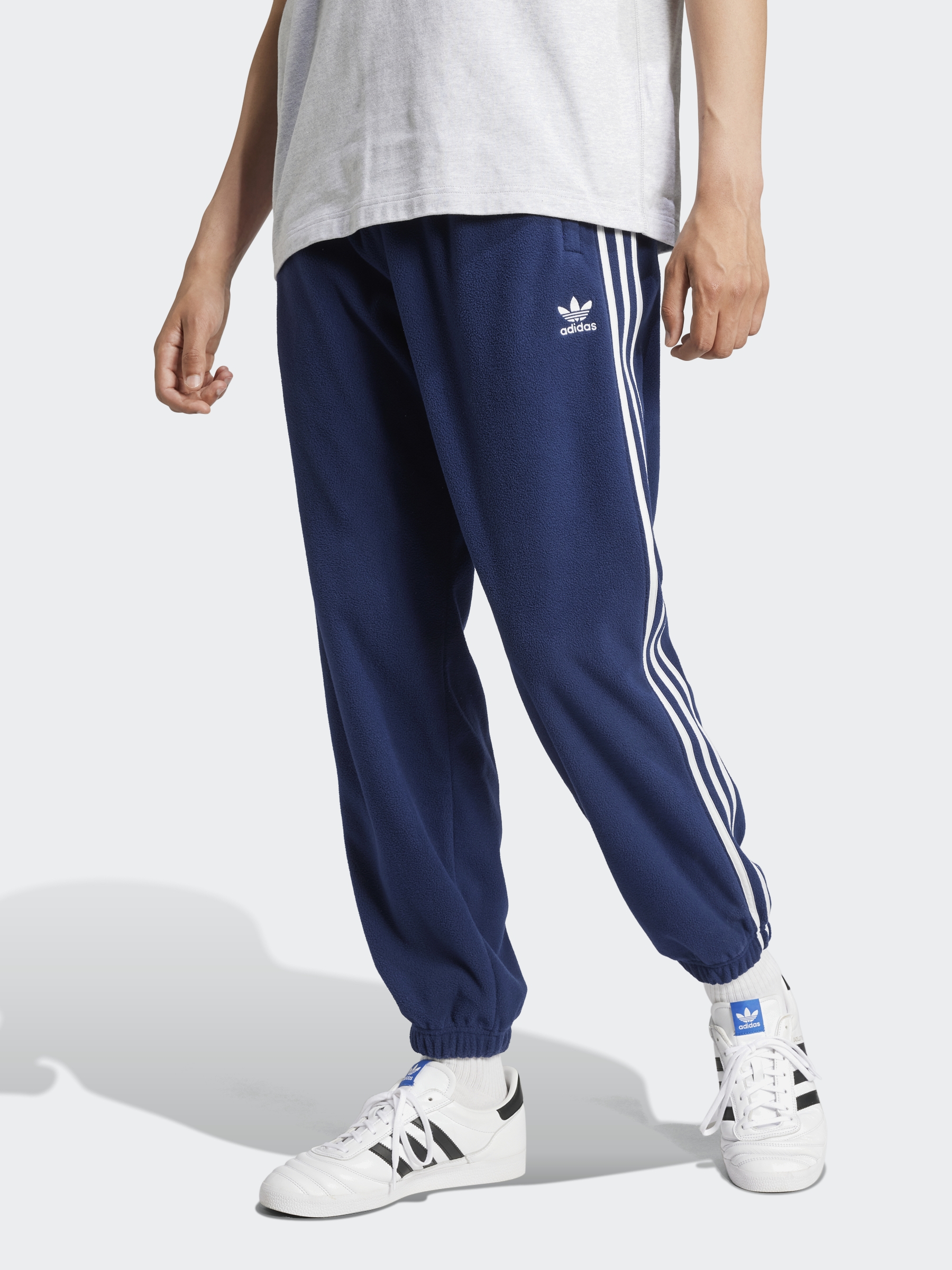 Акція на Спортивні штани чоловічі Adidas Originals Fleece Sweatpan IZ2489 S Сині від Rozetka