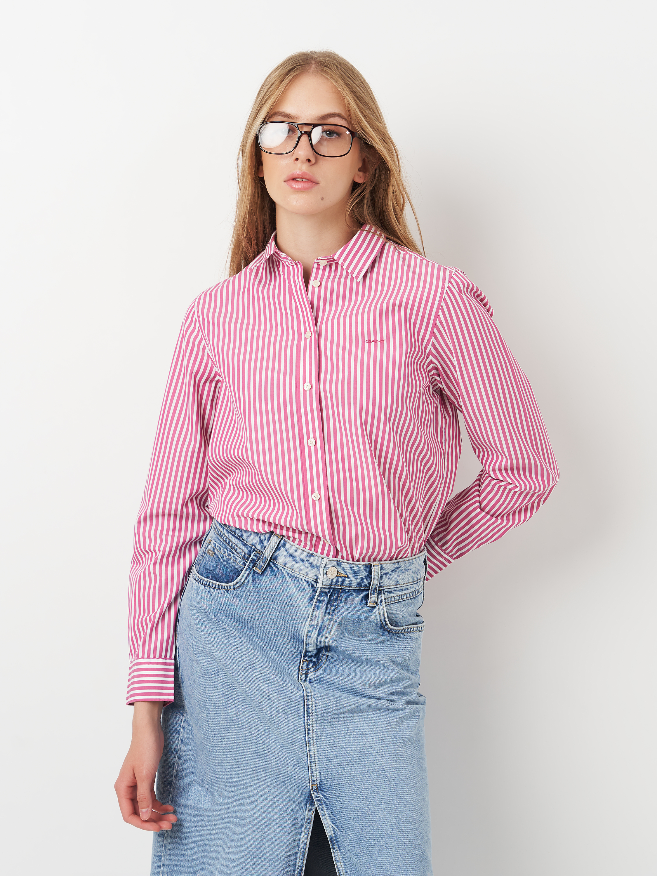 Акція на Сорочка бавовняна жіноча GANT Reg Poplin Striped Shirt 4300214-548 40 Рожева від Rozetka