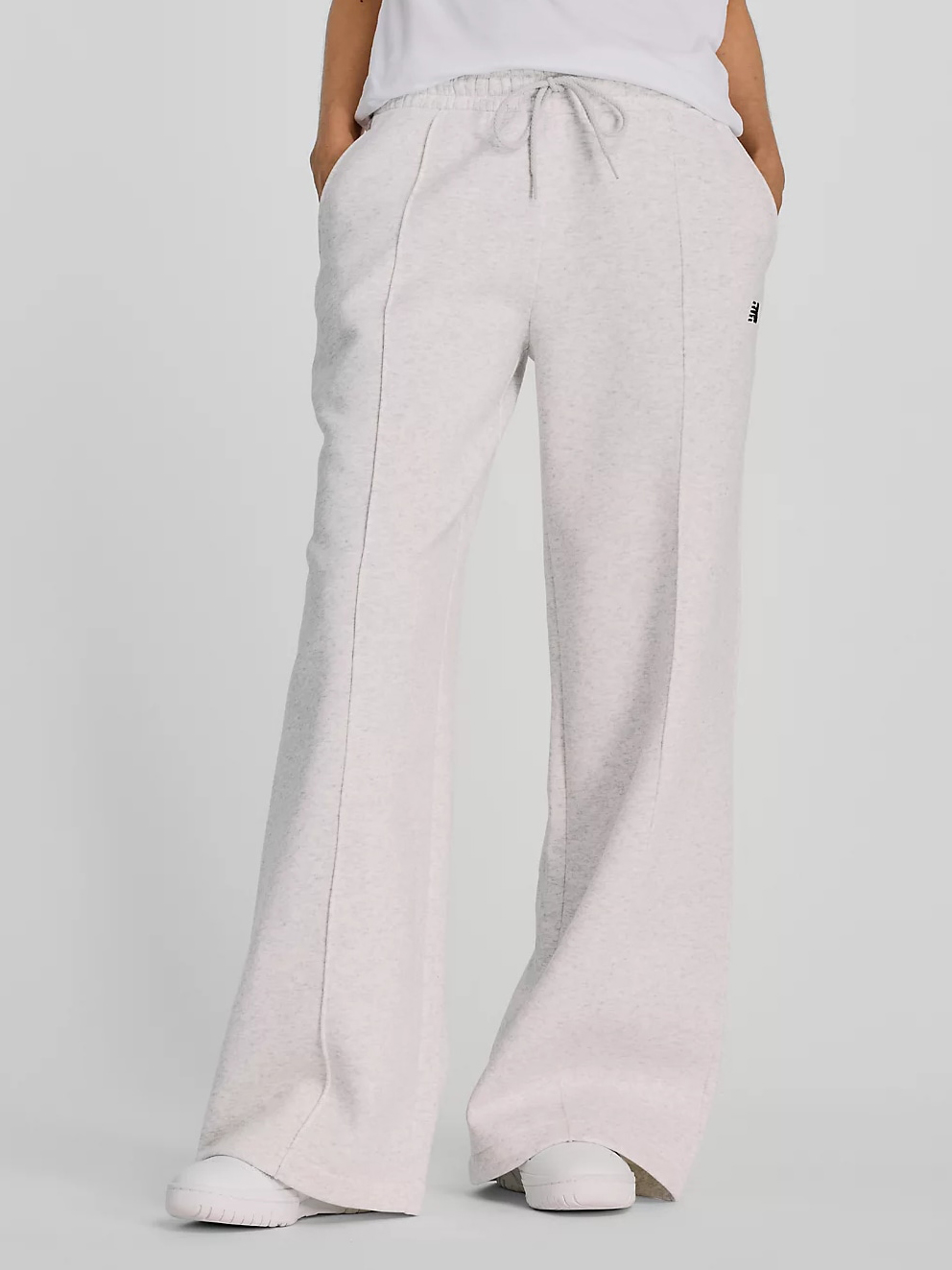 Акція на Спортивні штани на флісі жіночі New Balance Fleece Wide Leg WP43535AHH L Білі від Rozetka