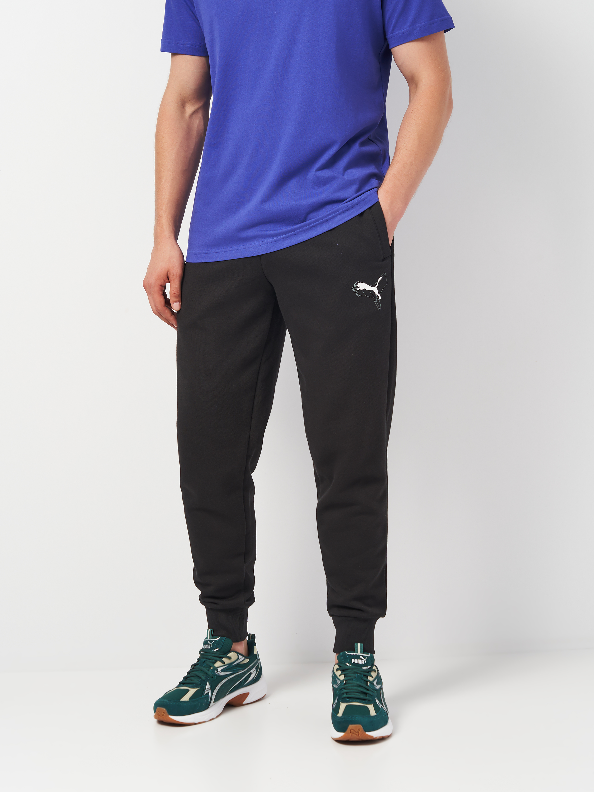 Акція на Спортивні штани чоловічі Puma Ess+ Logo Lab Cat Sweatpants 68380001 S Чорні від Rozetka