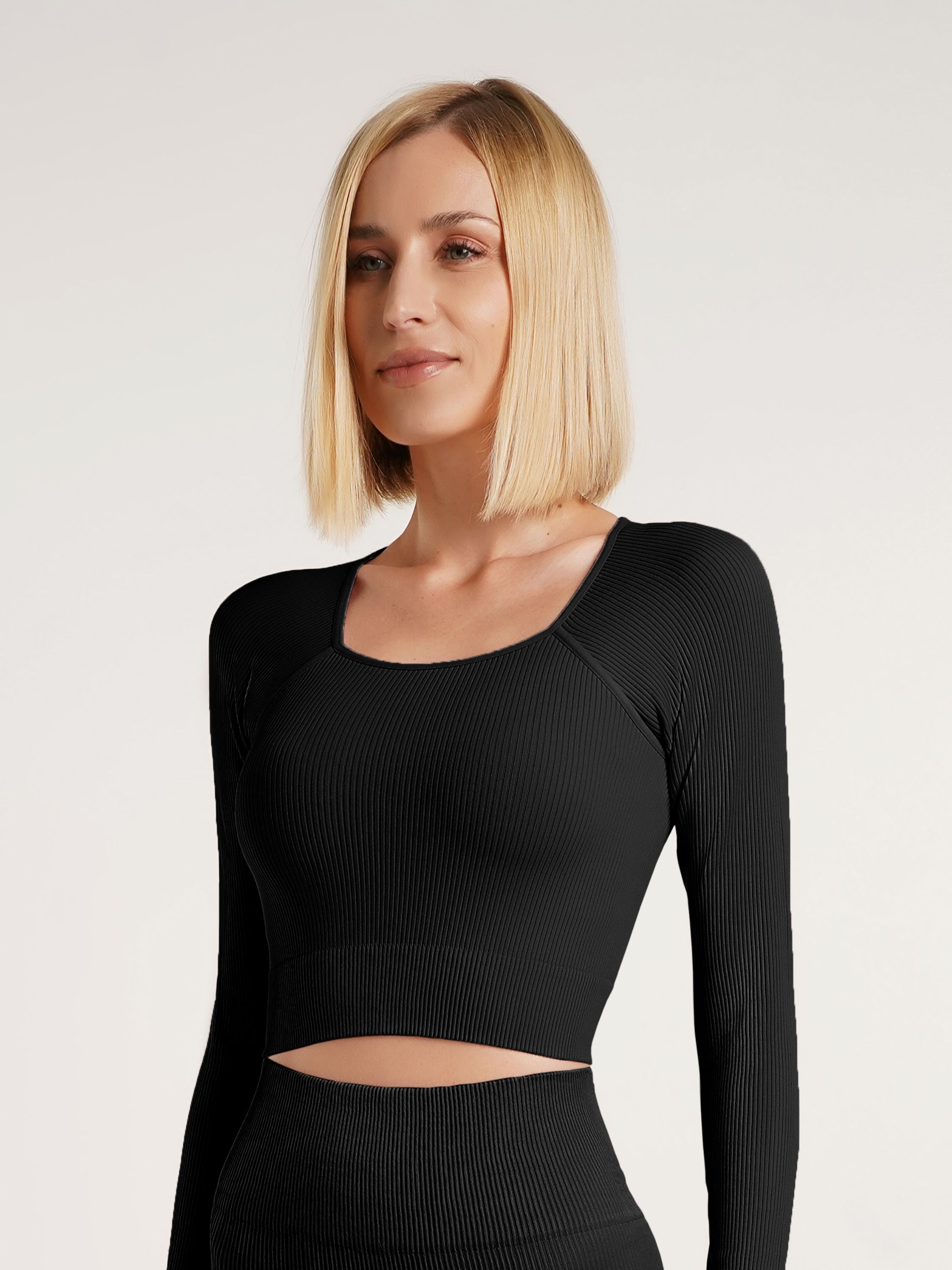 Акція на Топ в рубчик жіночий Giulia CROP TOP RIB_Black One Size Чорний від Rozetka