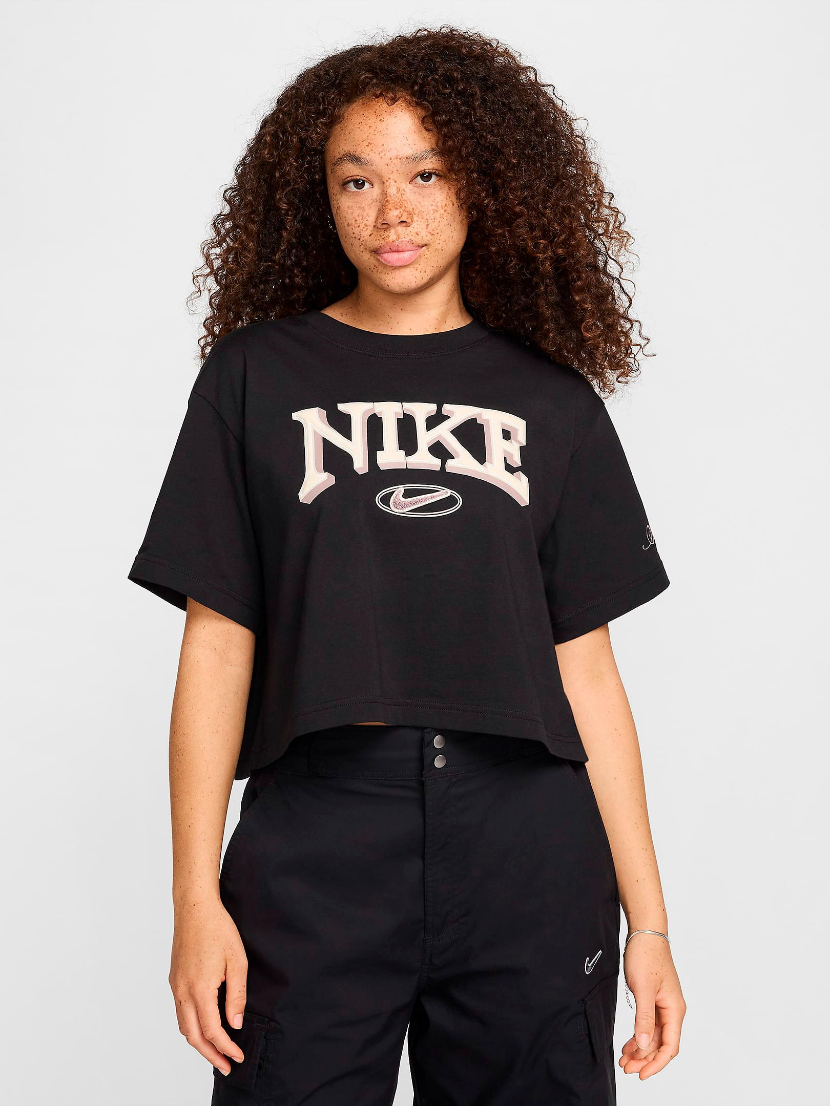 Акція на Футболка бавовняна коротка жіноча Nike W Nsw Ss Tee Oc Varzity FZ2855-010 M Чорна від Rozetka