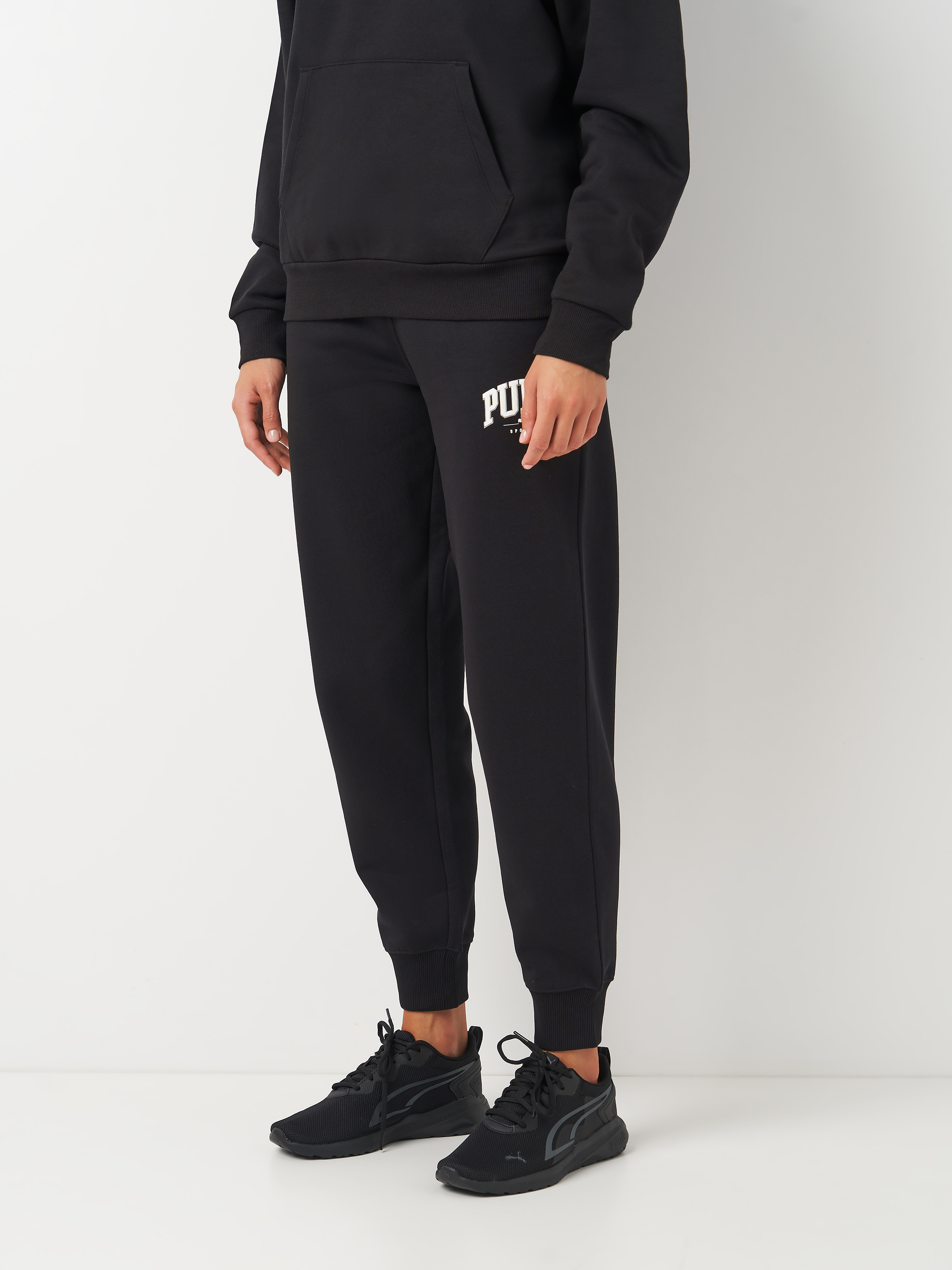 Акція на Спортивні штани на флісі жіночі Puma Squad Pants Fl 68154201 S Чорні від Rozetka