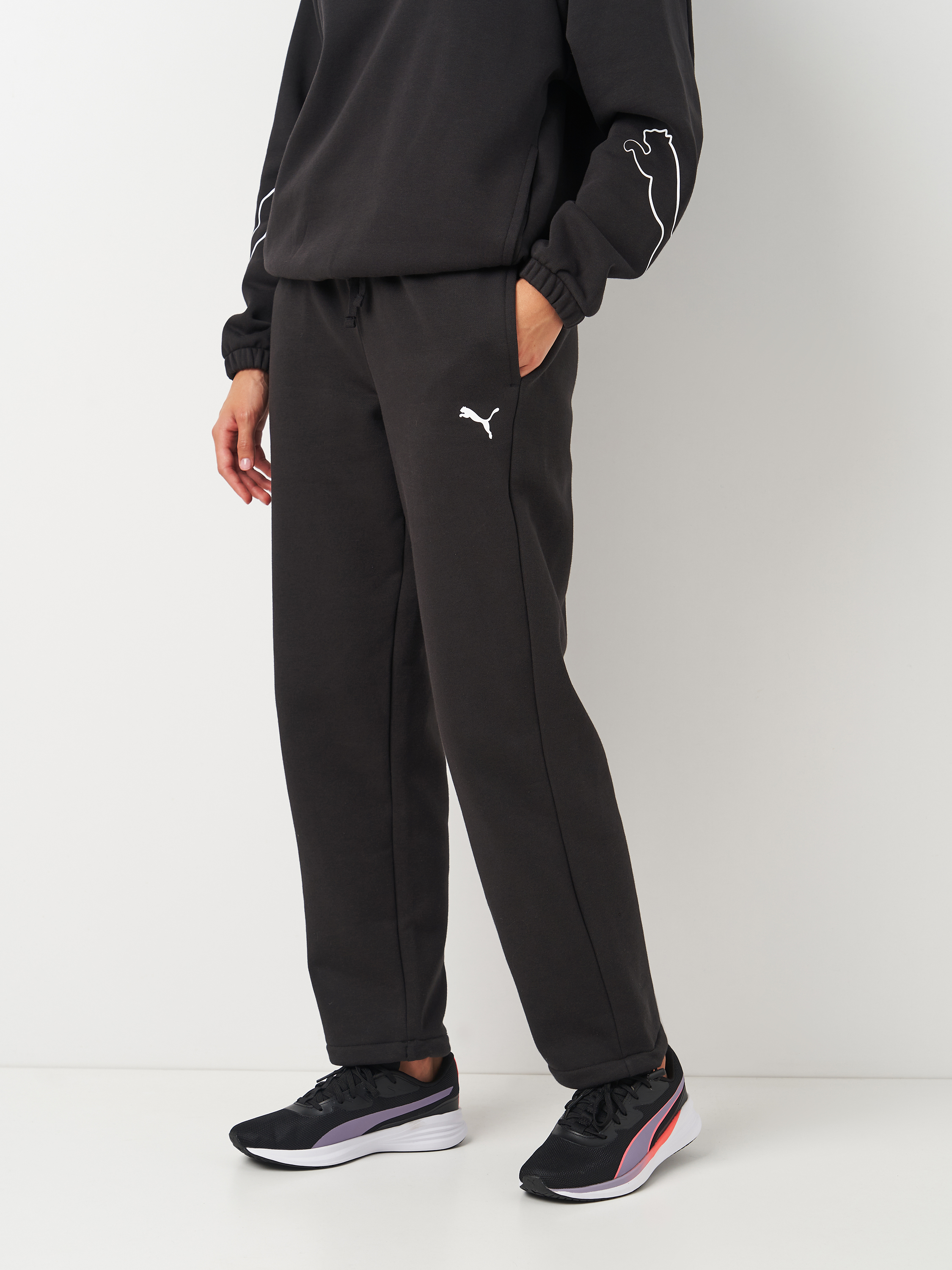 Акція на Спортивні штани на флісі жіночі Puma Motion Pants Fl 68168401 M Чорні від Rozetka