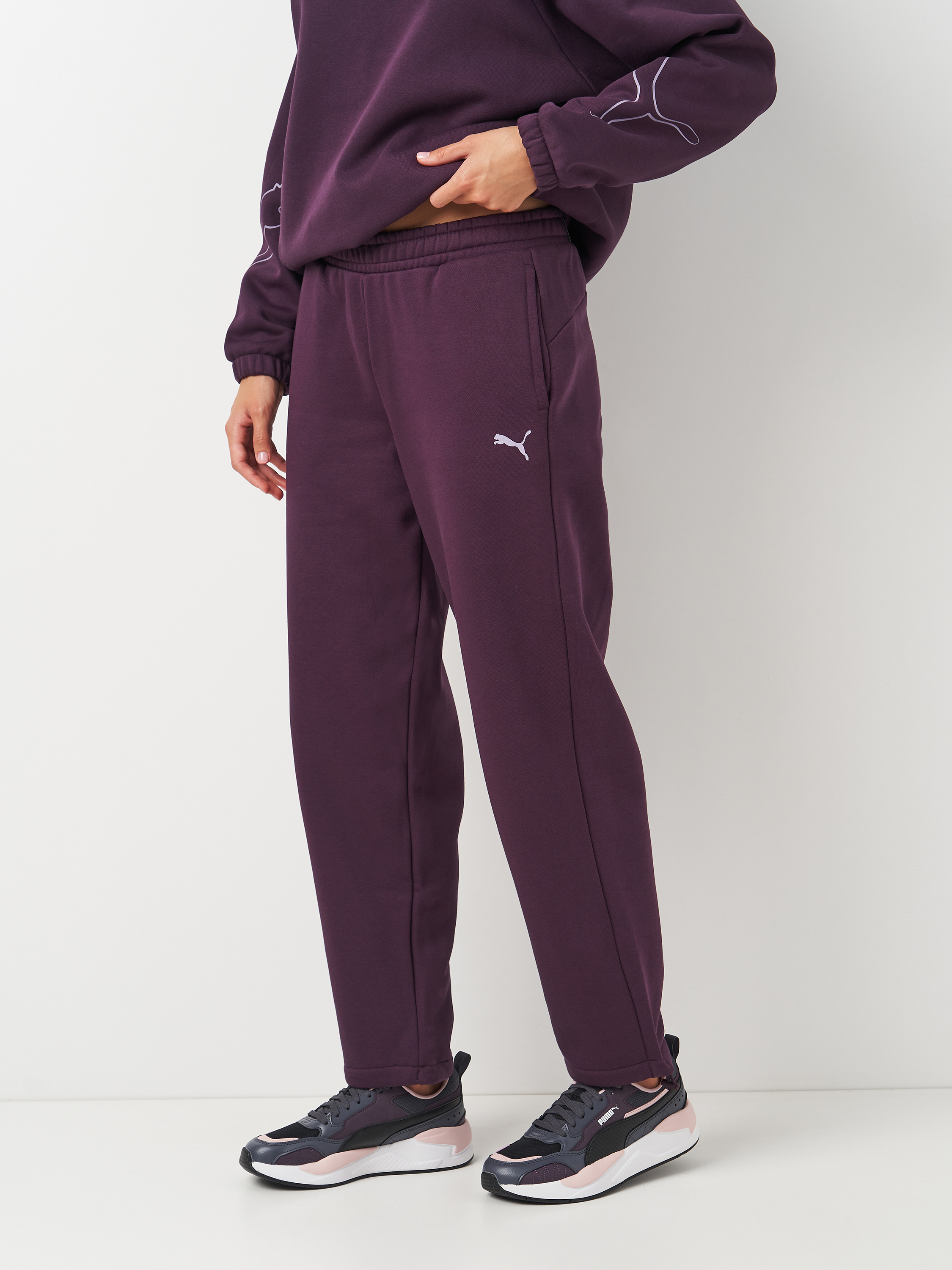 Акція на Спортивні штани на флісі жіночі Puma Motion Pants Fl 68168444 M Фіолетові від Rozetka