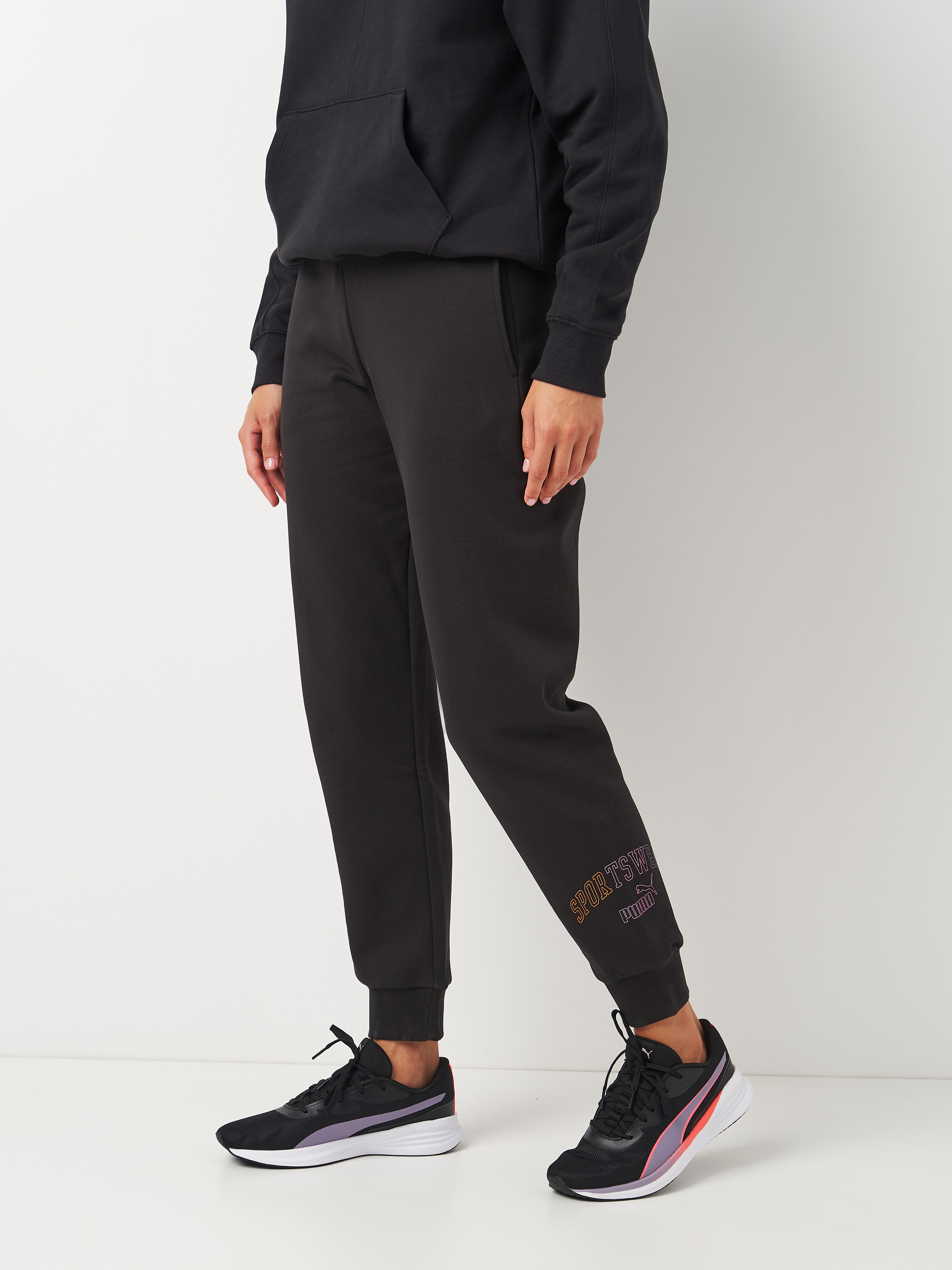 Акція на Спортивні штани на флісі жіночі Puma Ess+ Logo Lab Pants Fl 68298901 M Чорні від Rozetka