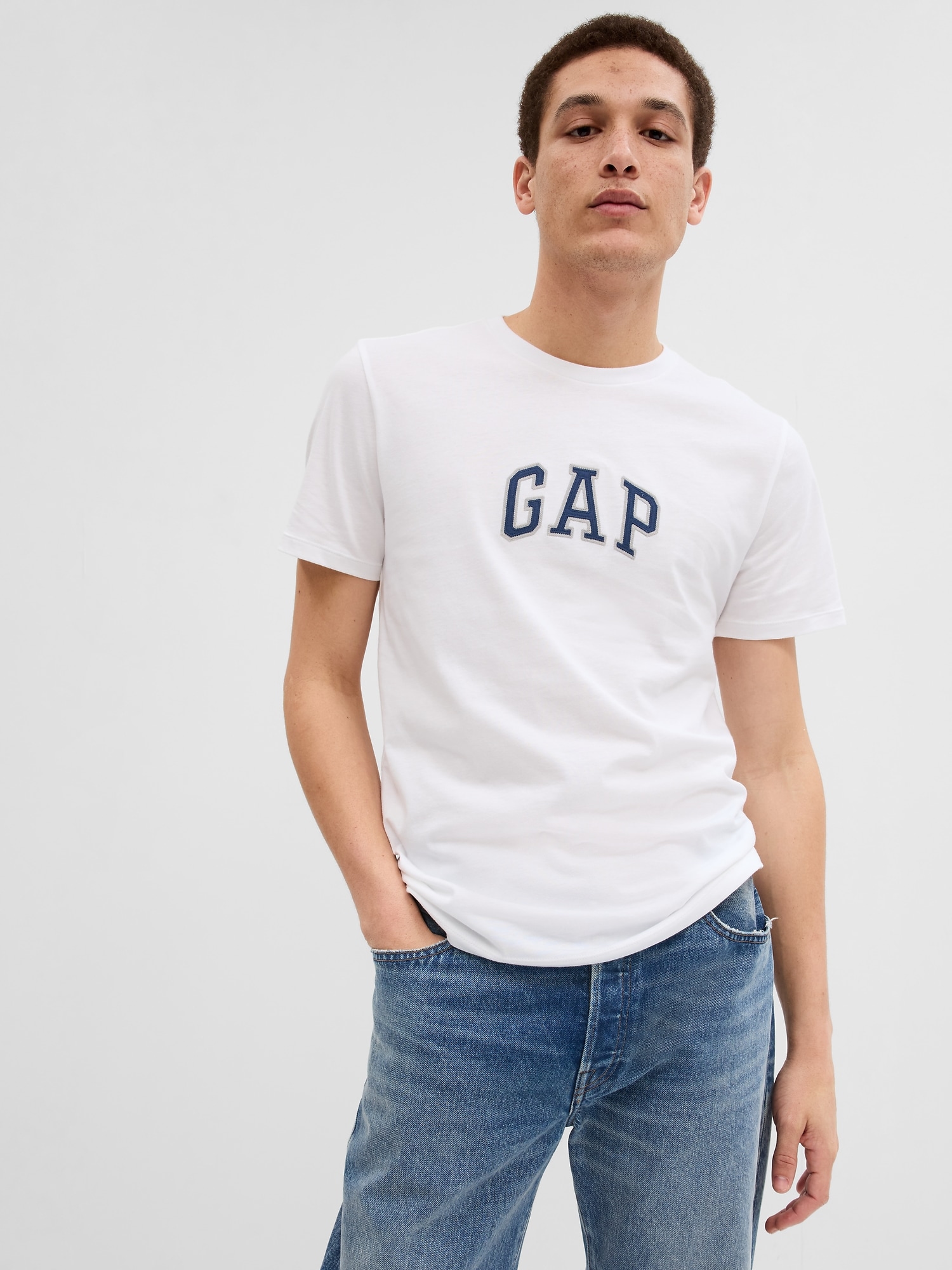 Акція на Футболка бавовняна чоловіча GAP 570044-00 S Біла від Rozetka