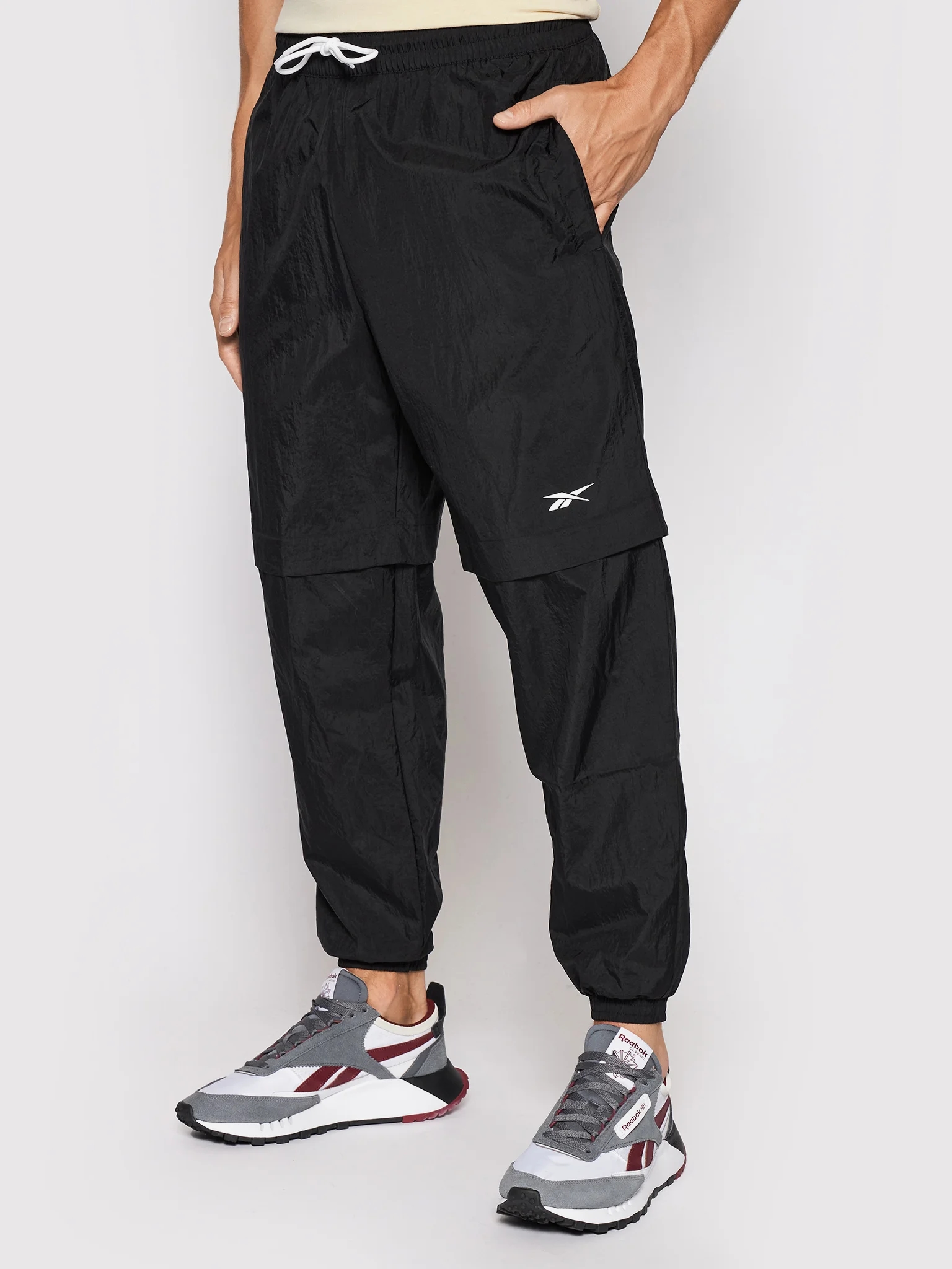 Акція на Спортивні штани чоловічі Reebok Myt Woven Jogger GT5785 L Чорні від Rozetka