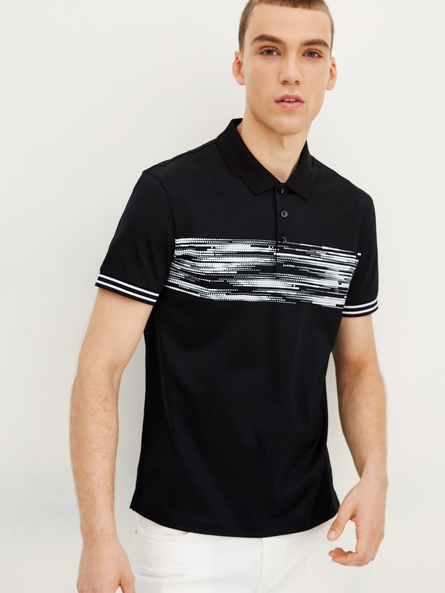 

Футболка с контрастным геометрическим принтом на груди Jack & Jones 217206519 XS Черный