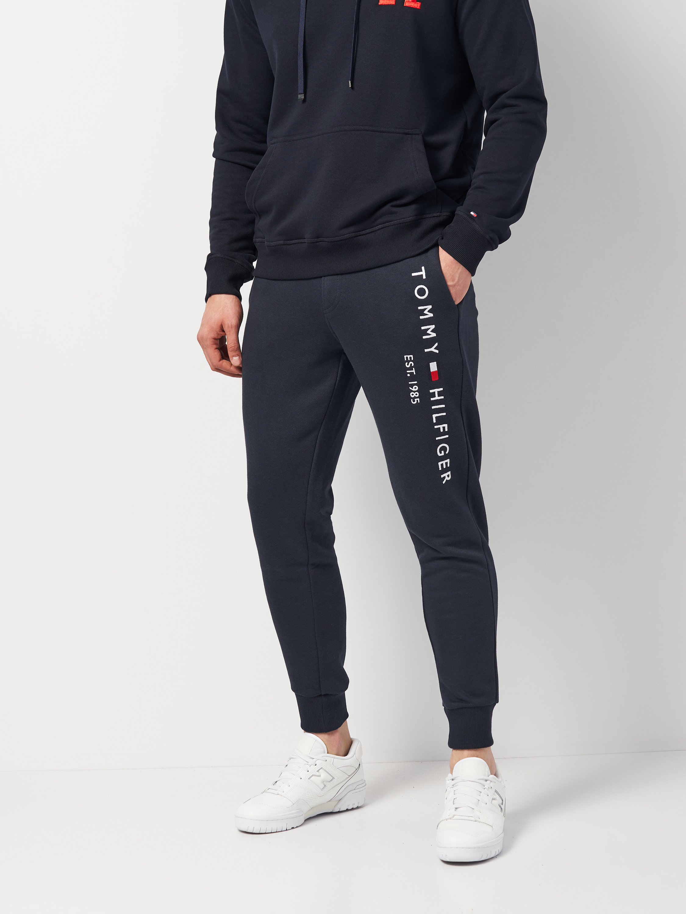 Акція на Спортивні штани чоловічі Tommy Hilfiger 11389.2 XL Темно-сині від Rozetka