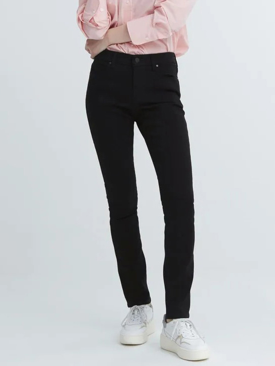 Акція на Джинси Slim Fit жіночі Uniqlo 451448120 W27 L28 Чорні від Rozetka