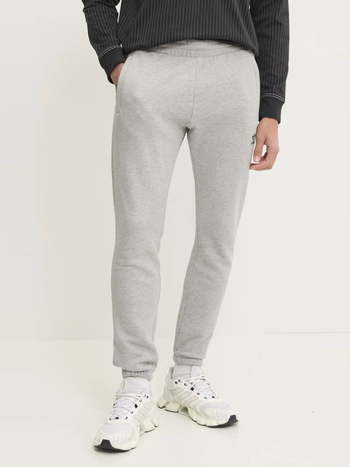 Акція на Спортивні штани чоловічі Adidas Originals Ess Pants Ft JD2424 2XL Mgreyh від Rozetka