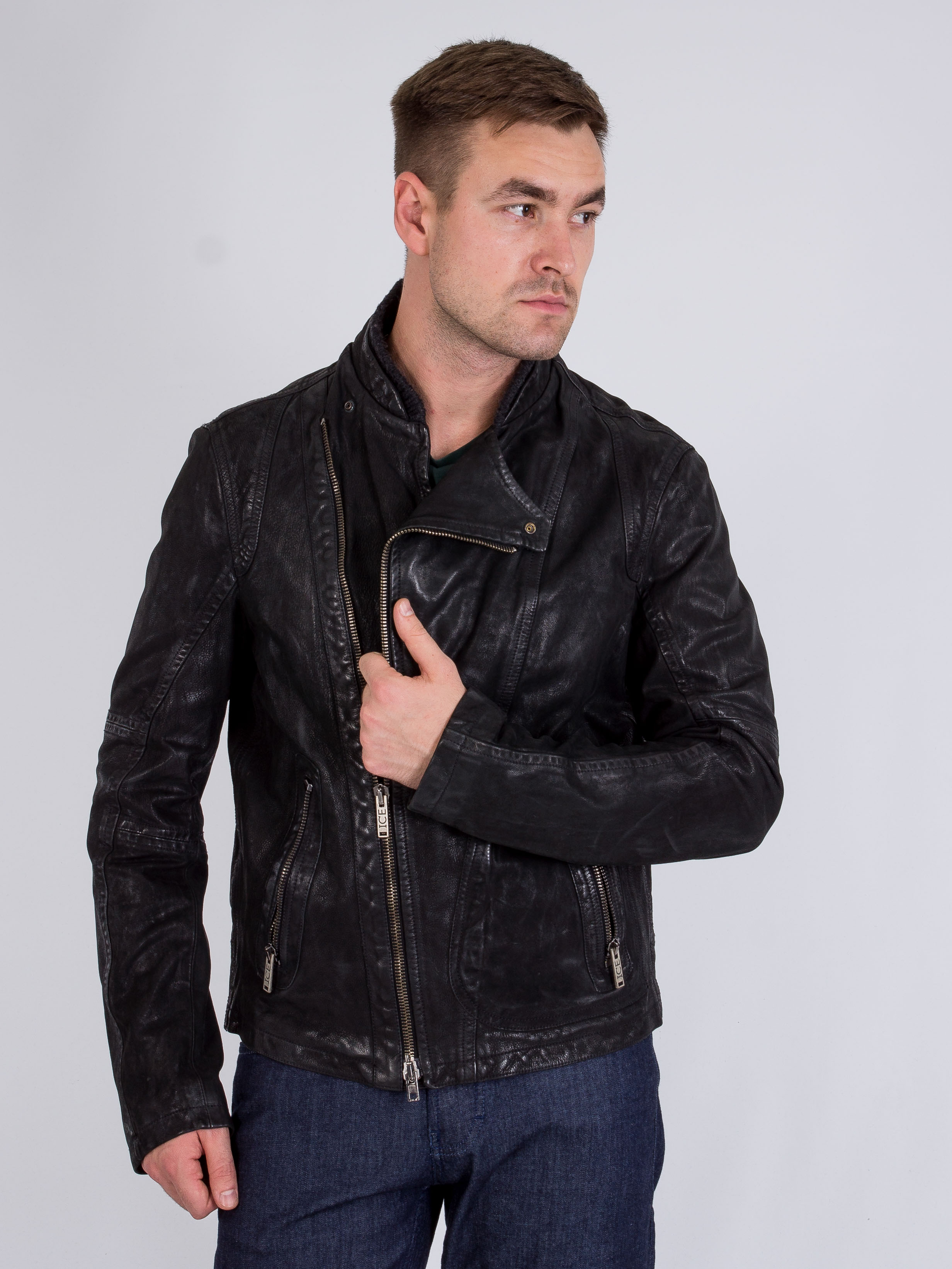 

Стильная кожаная куртка Ice Iceberg ZO306808 L Черный