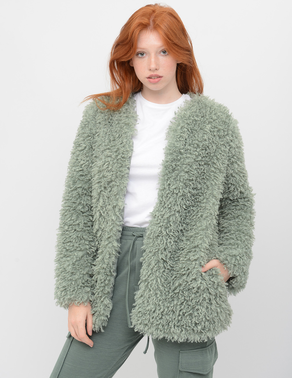 

Шуба PULL & BEAR Ж1052911 (9752/315/537) цвет зеленый L