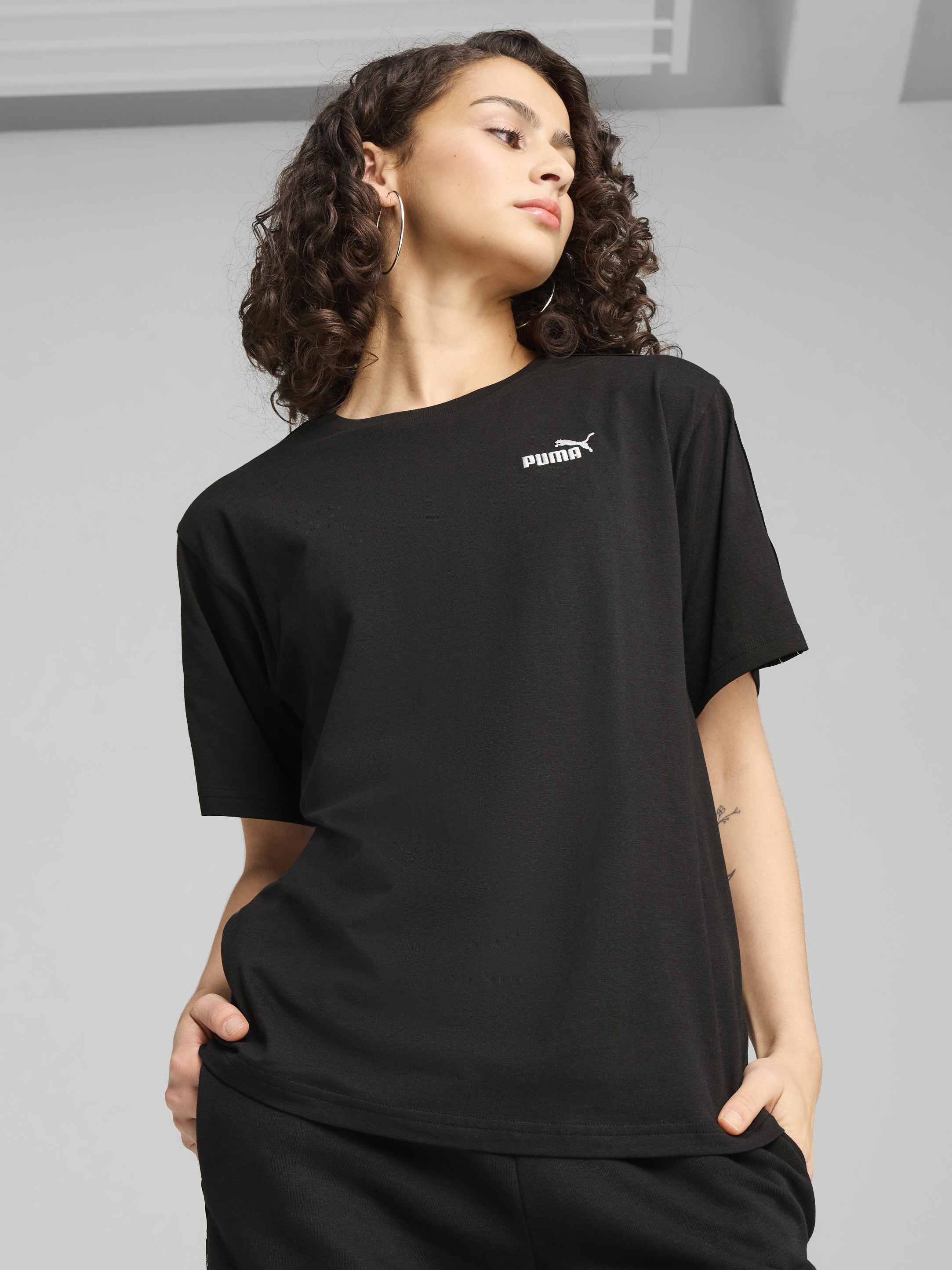 Акція на Футболка бавовняна жіноча Puma Ess Tape Relaxed Tee 68500901 XS Black від Rozetka